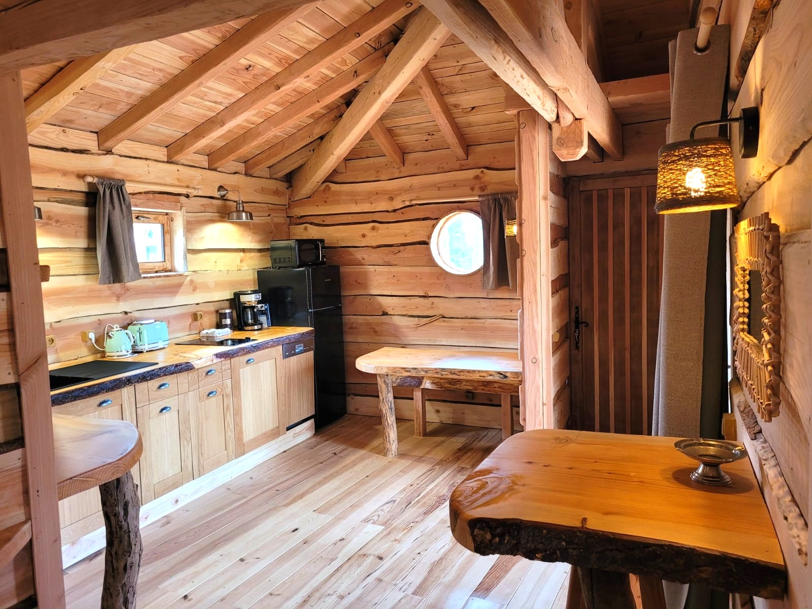 La cabane & spa Cupidon — Cabane dans les arbres avec spa à 6m en Ardèche à Le Teil — salle de bain