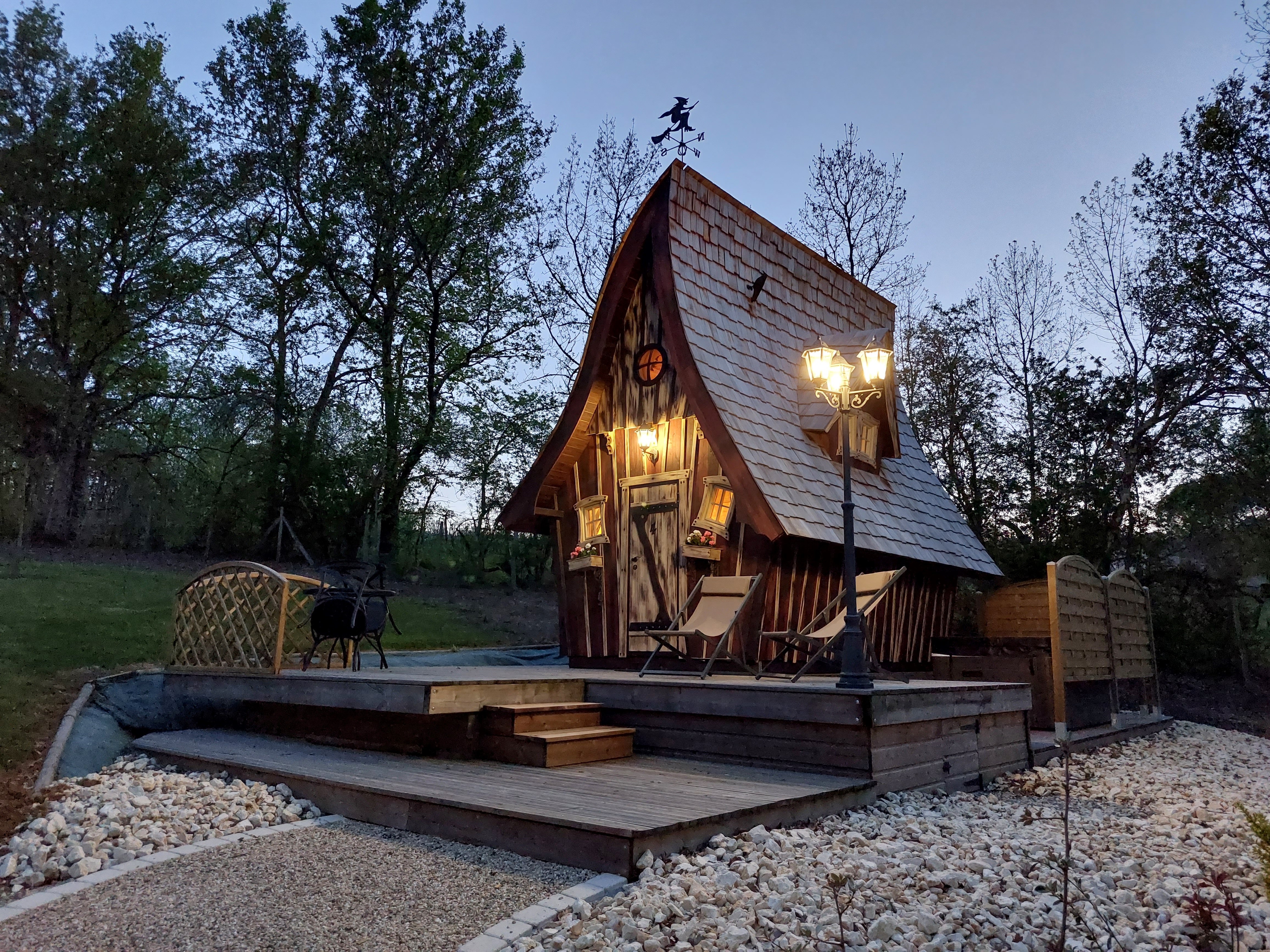 La Cabane Le Vieux Grimoire — Cabane avec Spa privatif à Gironde