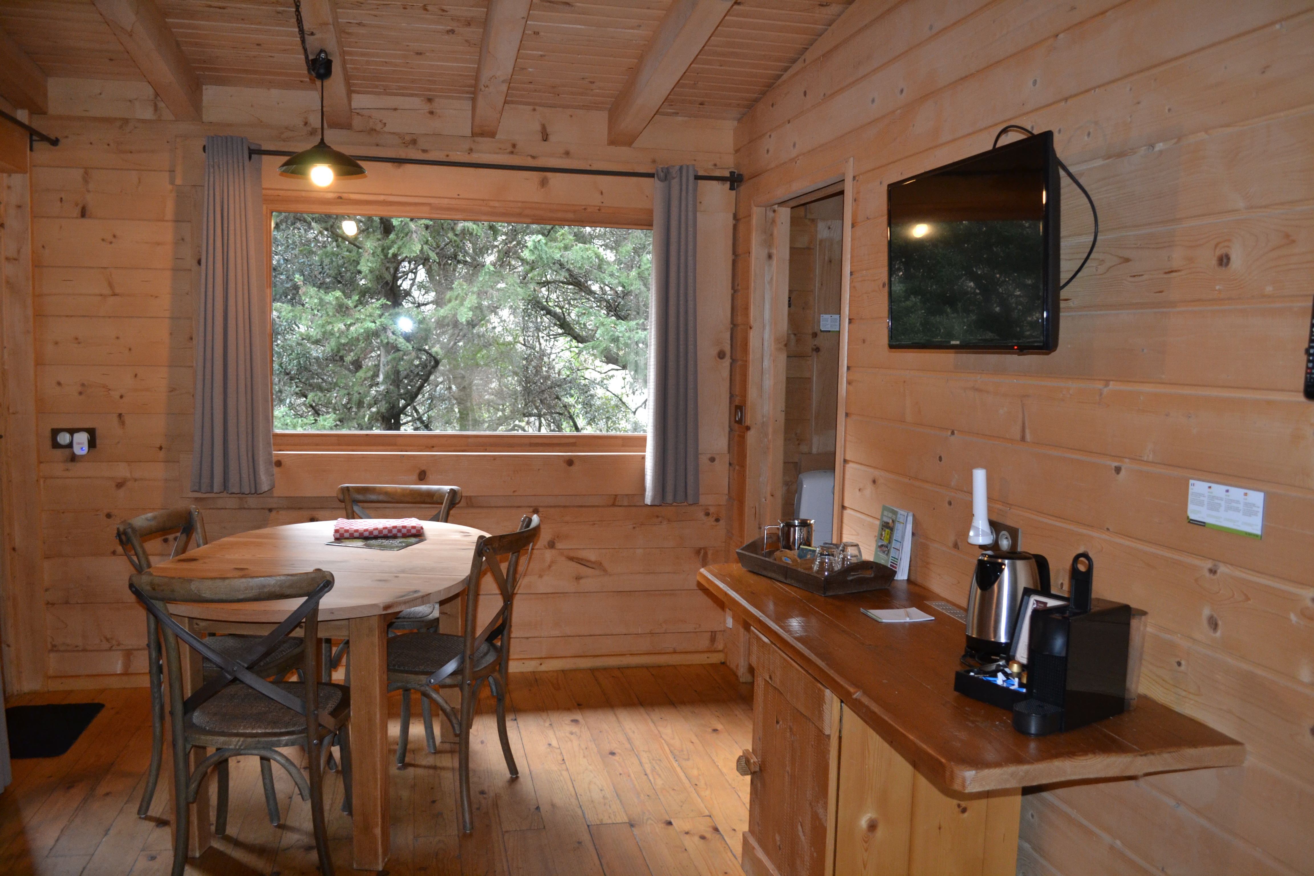 Cabane Fuste : une expérience suspendue en Languedoc-Roussillon à Villalier — salle de bain