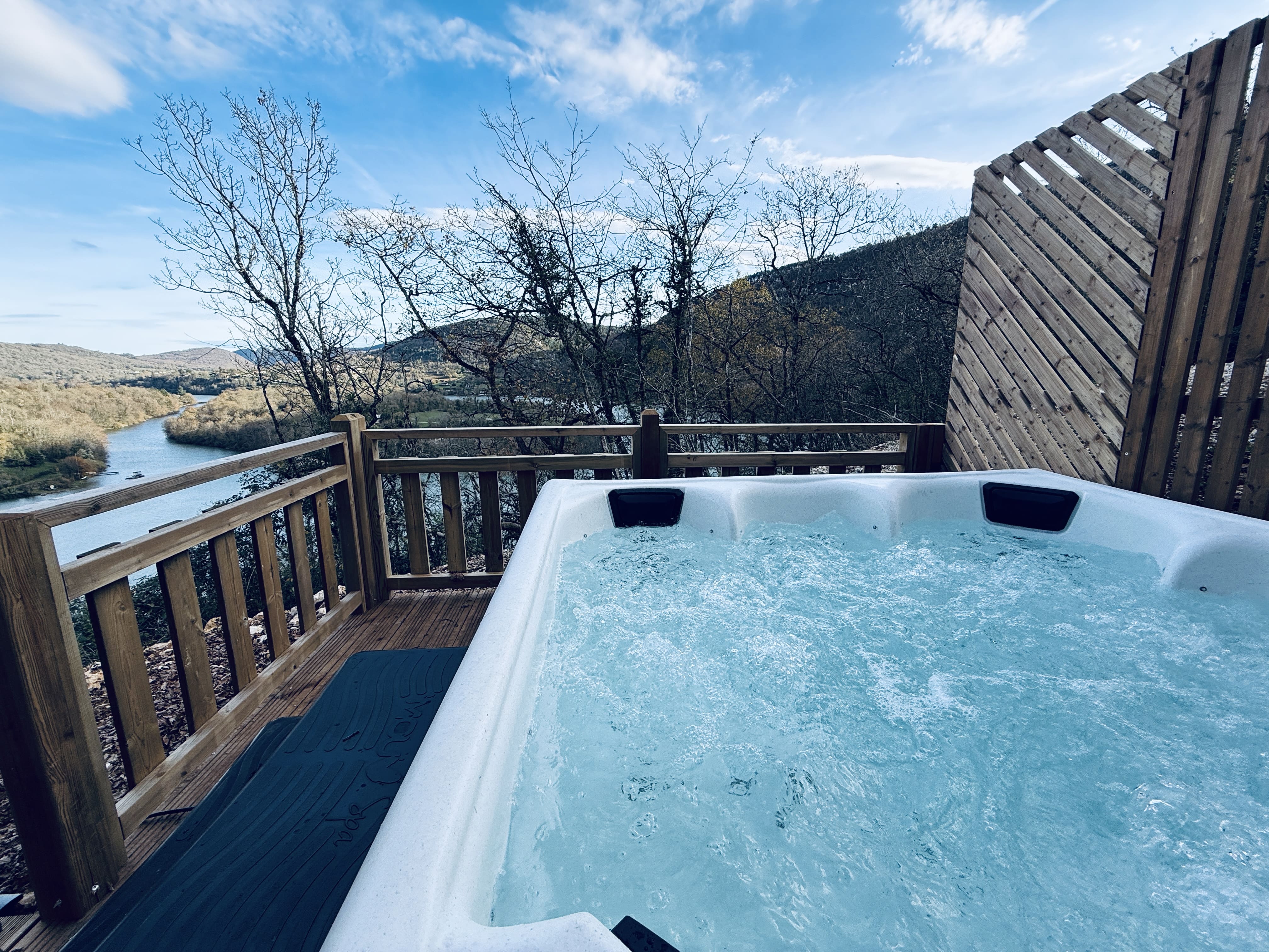 Lodge l'Epervier & Spa — Cabane sur pilotis panoramique à Ain à Serrieres-Sur-Ain — vue intérieure