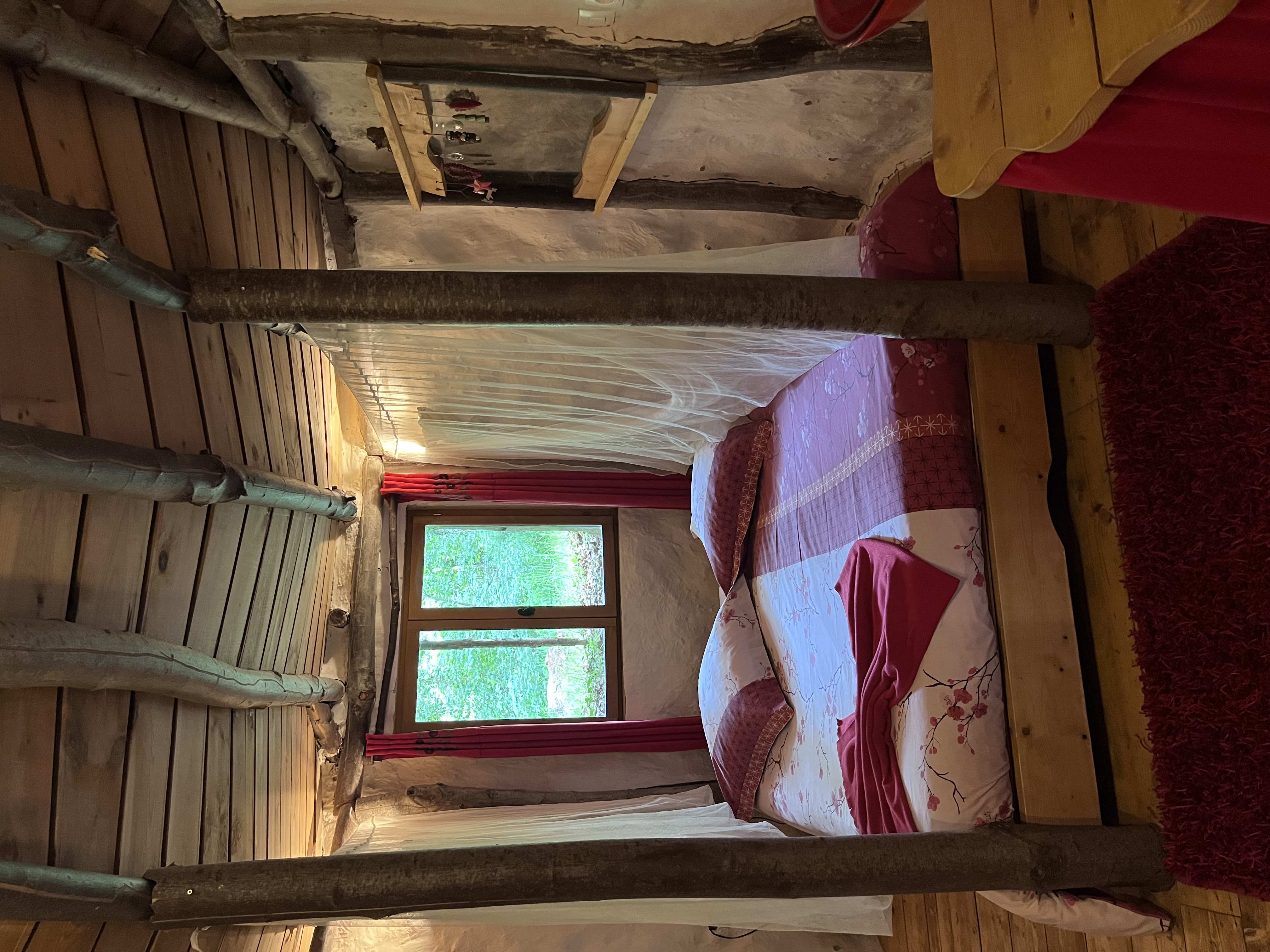 La cachette de Bilbo : une maison de hobbit au cœur de la Picardie à Fere En Tardenois — chambre