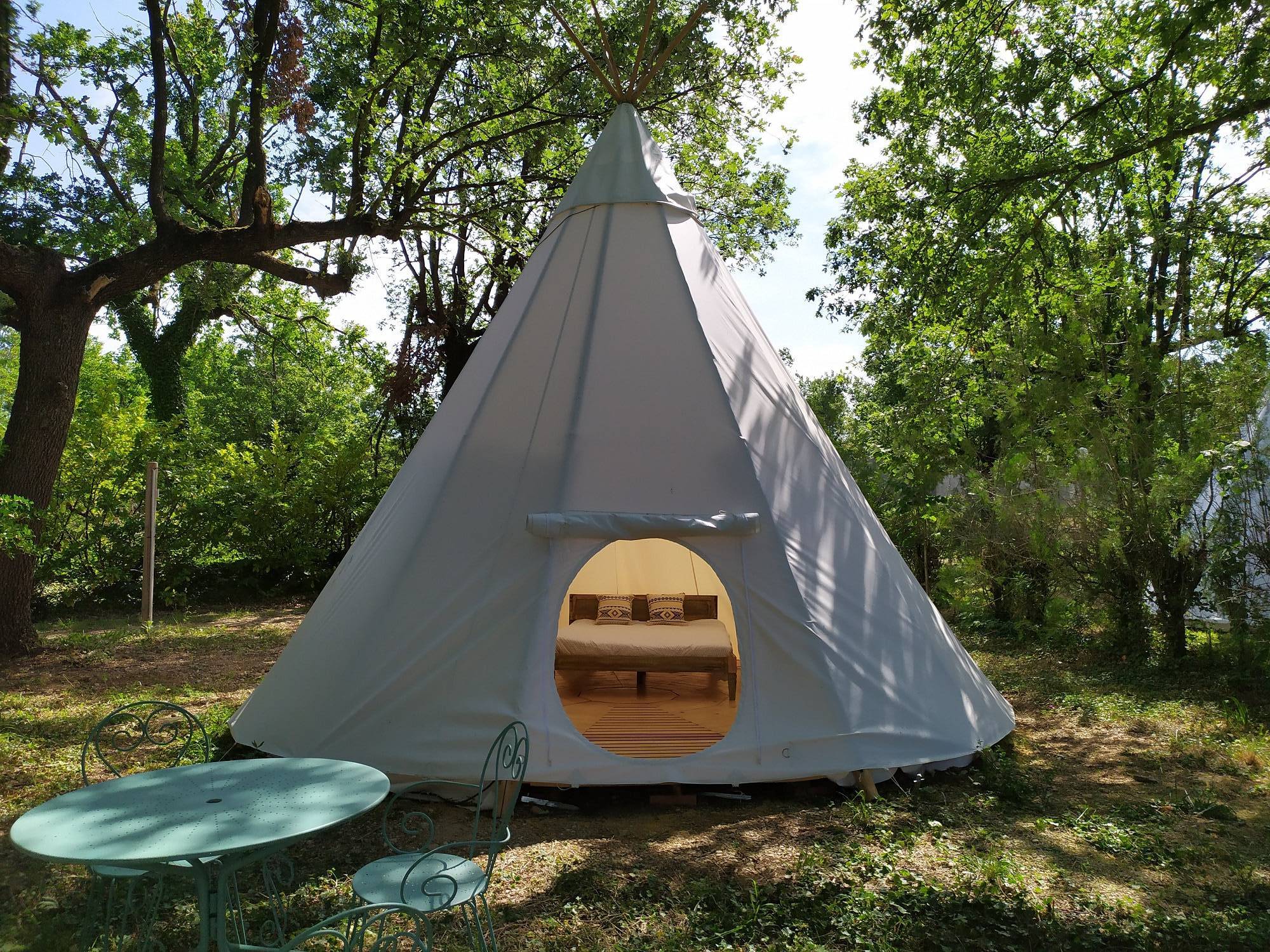Un tipi d'Indiens au cœur de la Drôme à Albon — vue intérieure