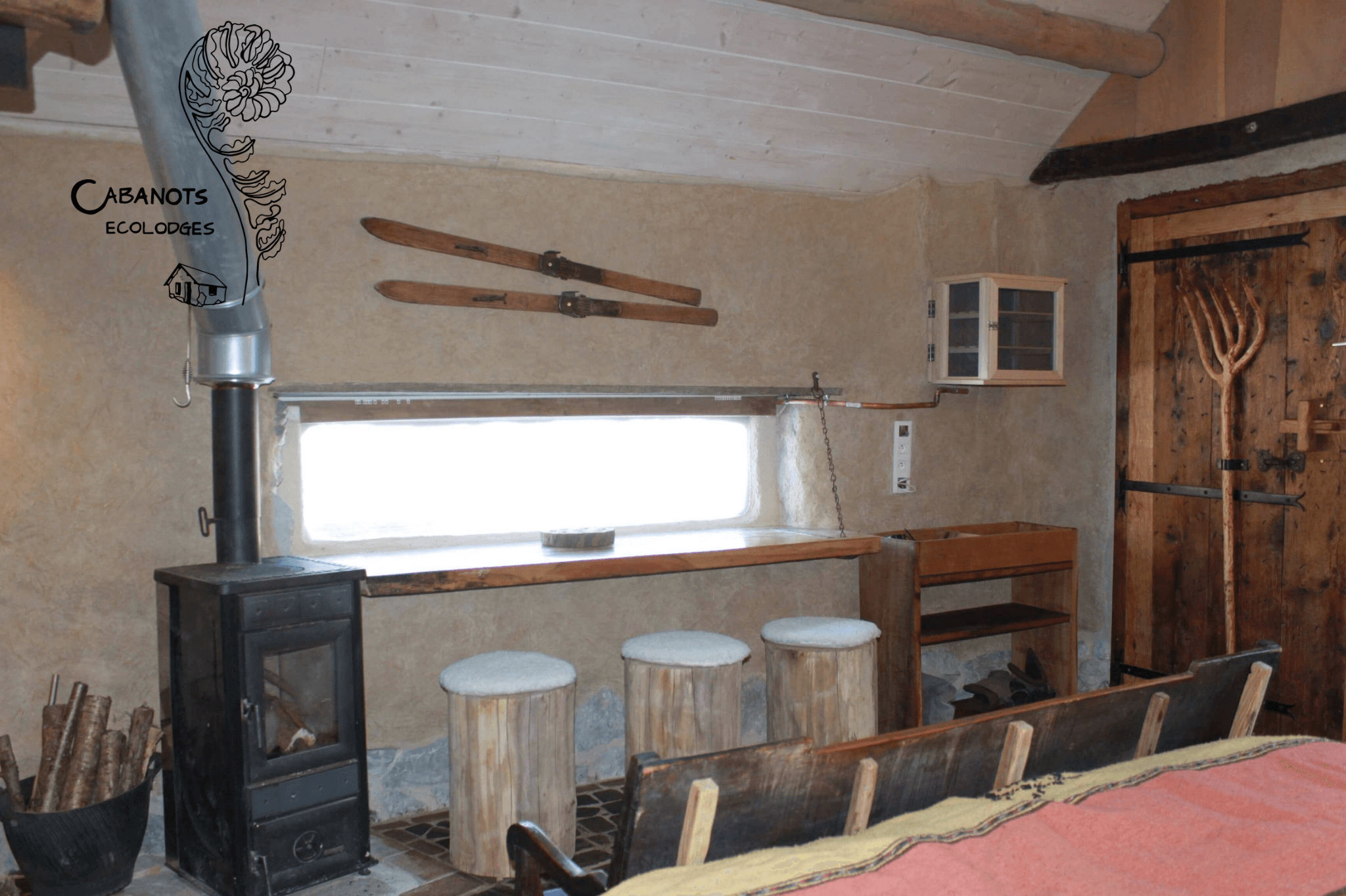 Cabanot — Ecolodge avec spa à 900m d'altitude dans les Pyrénées-Atlantiques à Laruns — espace de vie