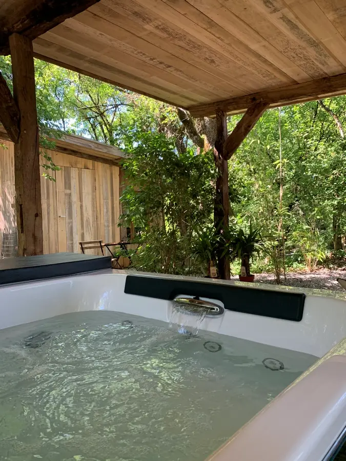 Cabane insolite avec spa privatif — Séjour relaxant dans le Lot à Saint-Cirgues — espace de vie