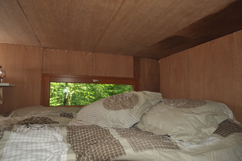 La Cabane des Troglodytes : un refuge suspendu en Franche-Comté à Mont Sous Vaudrey — environnement naturel