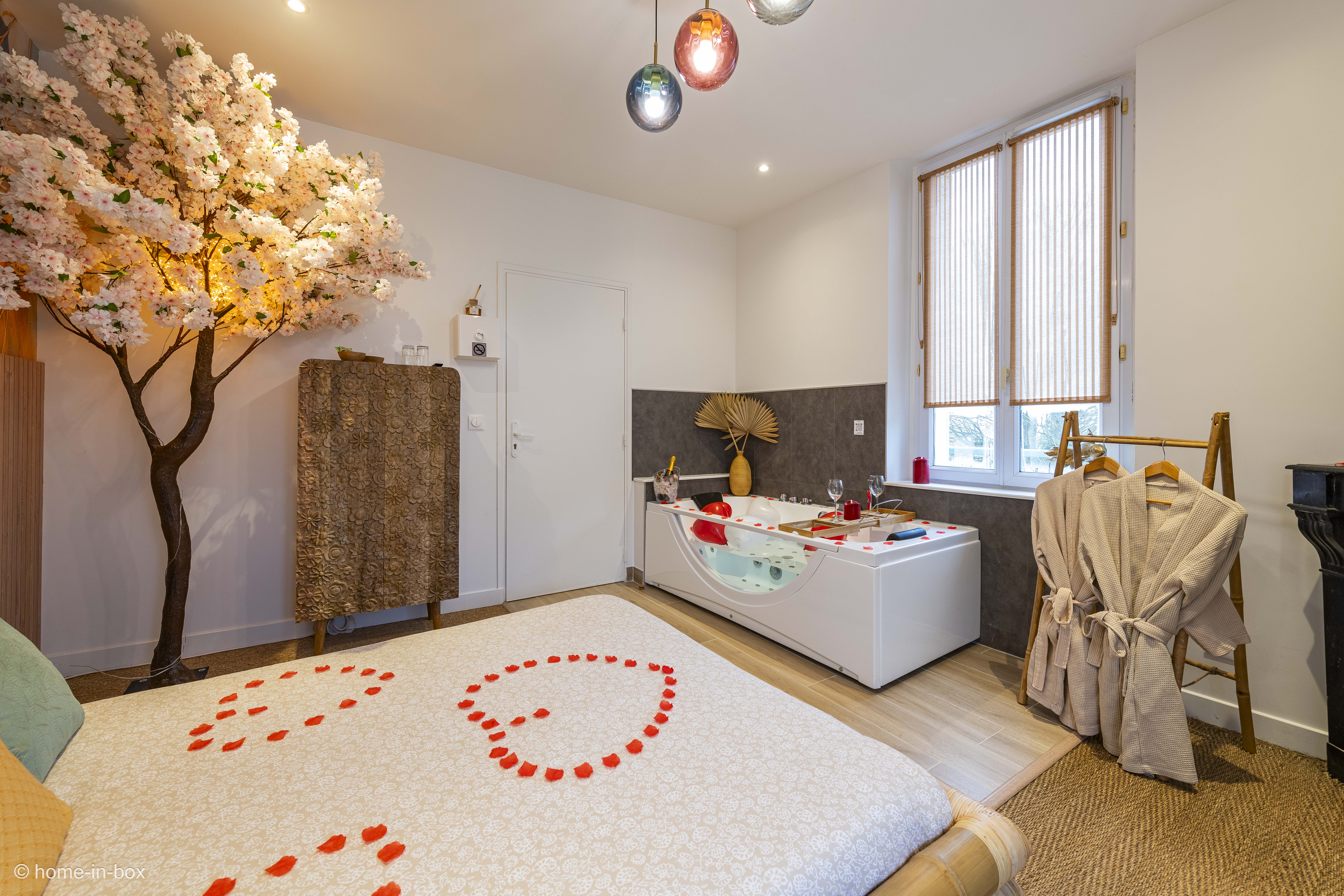 Suite Asie avec Jacuzzi — Escapade romantique à 15min de Disney à Serris — espace de vie