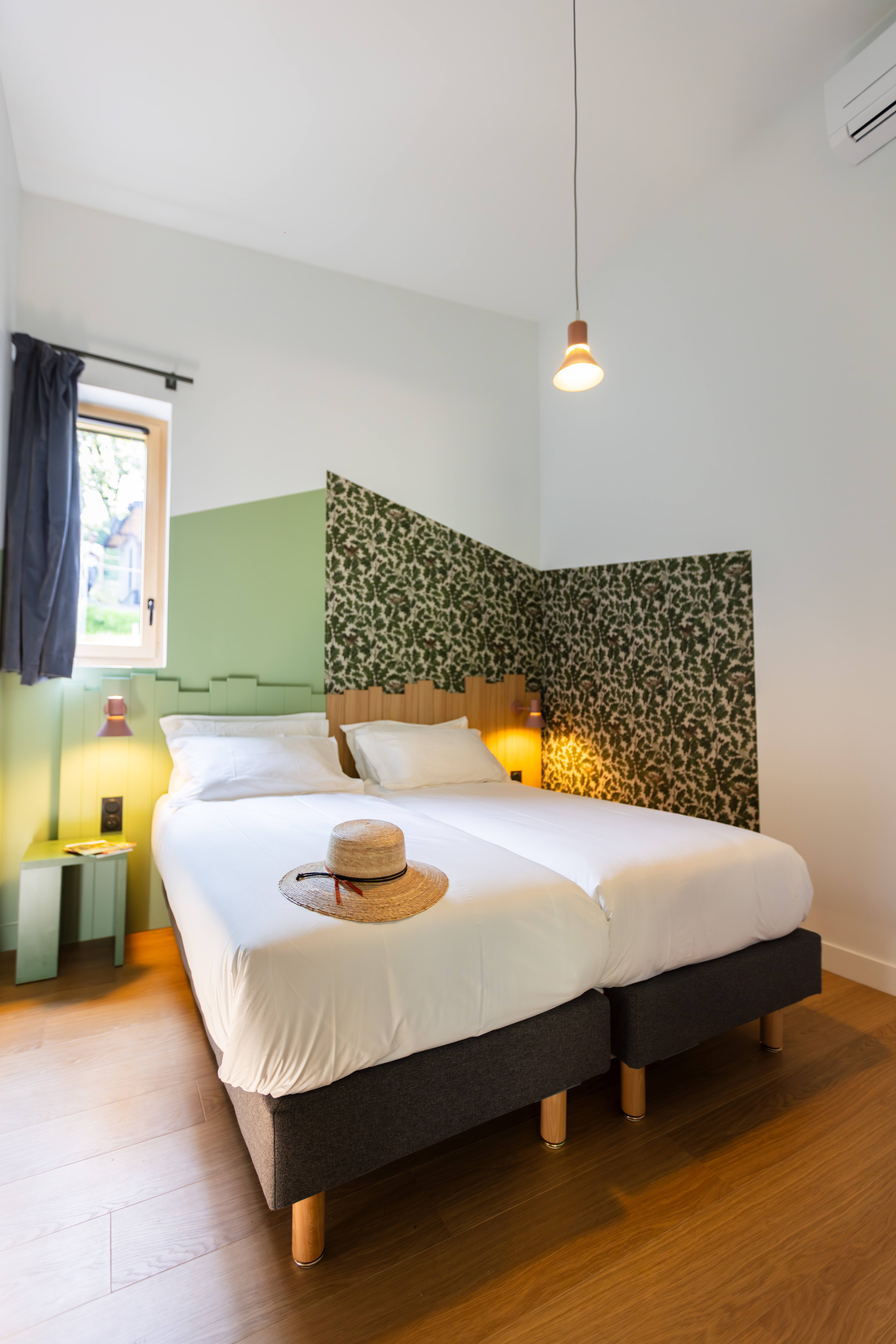 Lodge essentiel — Ecolodge avec vue sur le Volcan de Lemptégy à Puy-de-Dôme à Saint-Ours — vue depuis la terrasse