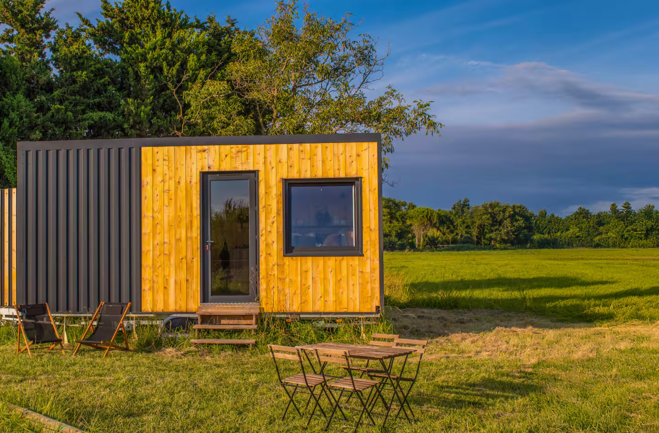 Tiny House « La Prairie Drômoise : une tiny house moderne aux portes de Montélimar » — Châteauneuf-Du-Rhône (Drôme)