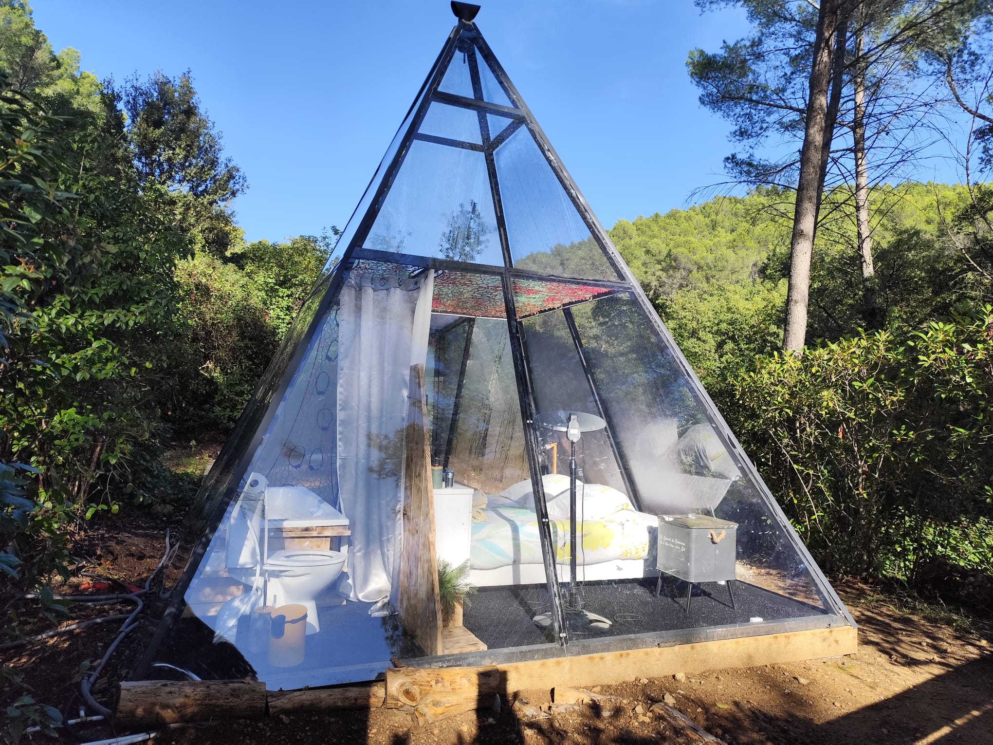 Une expérience inclassable au cœur de la Provence à Carnoules — détail architectural