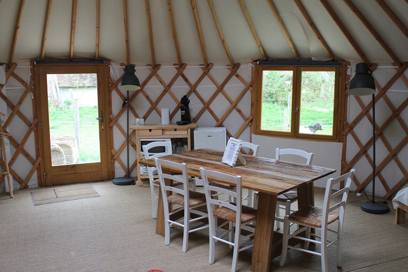 Une yourte familiale au cœur de la nature en Centre-Val de Loire à Batilly-En-Puisaye — chambre
