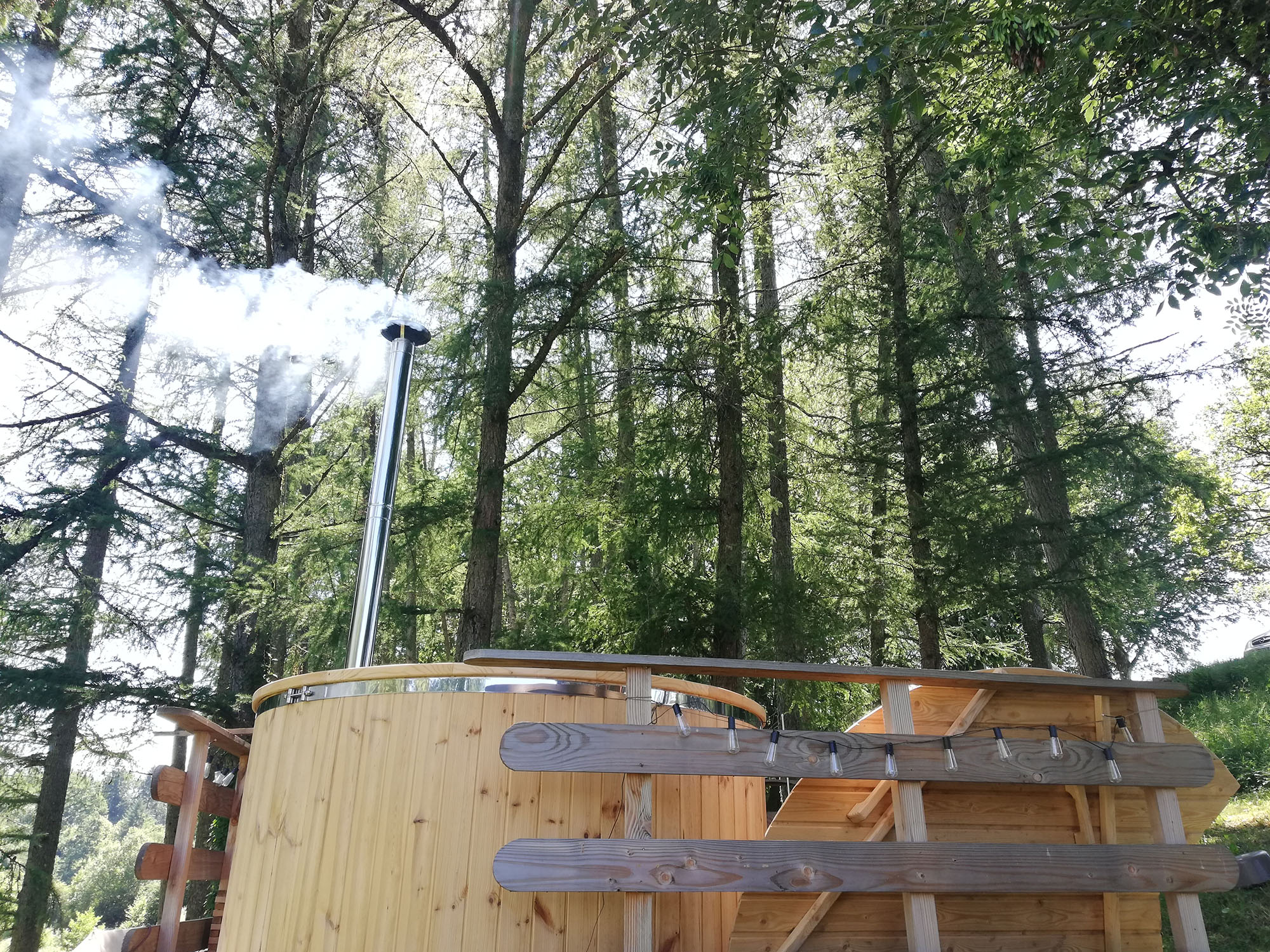 Séjournez dans une tente lodge au son du ruisseau à La Croisille-Sur-Briance — espace de vie