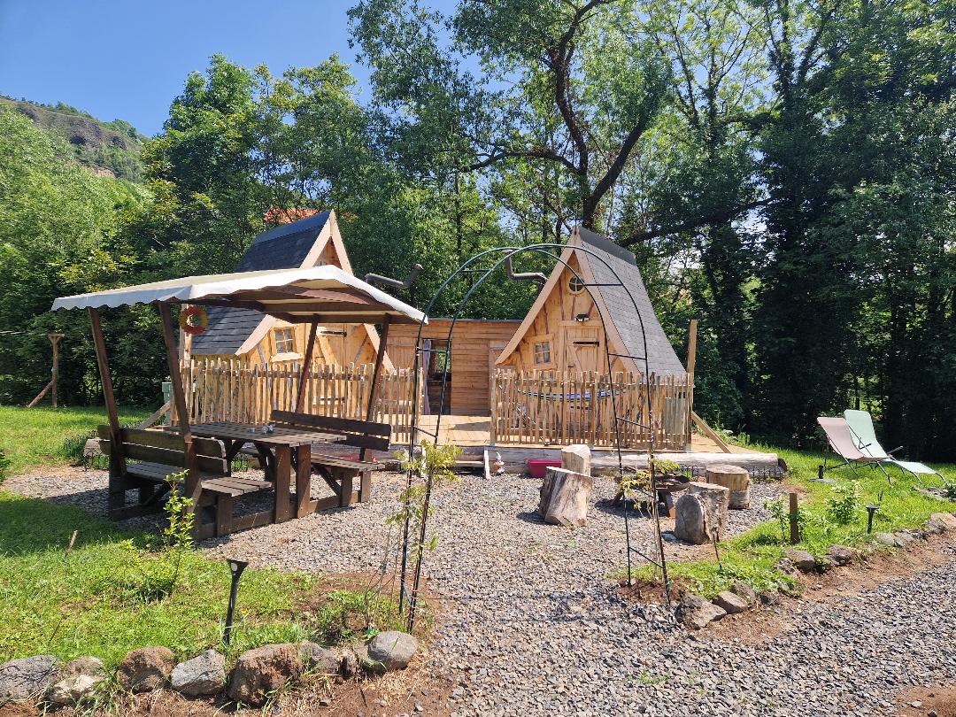 Séjour féerique dans une cabane en Auvergne — Cabane à Saint-Diery