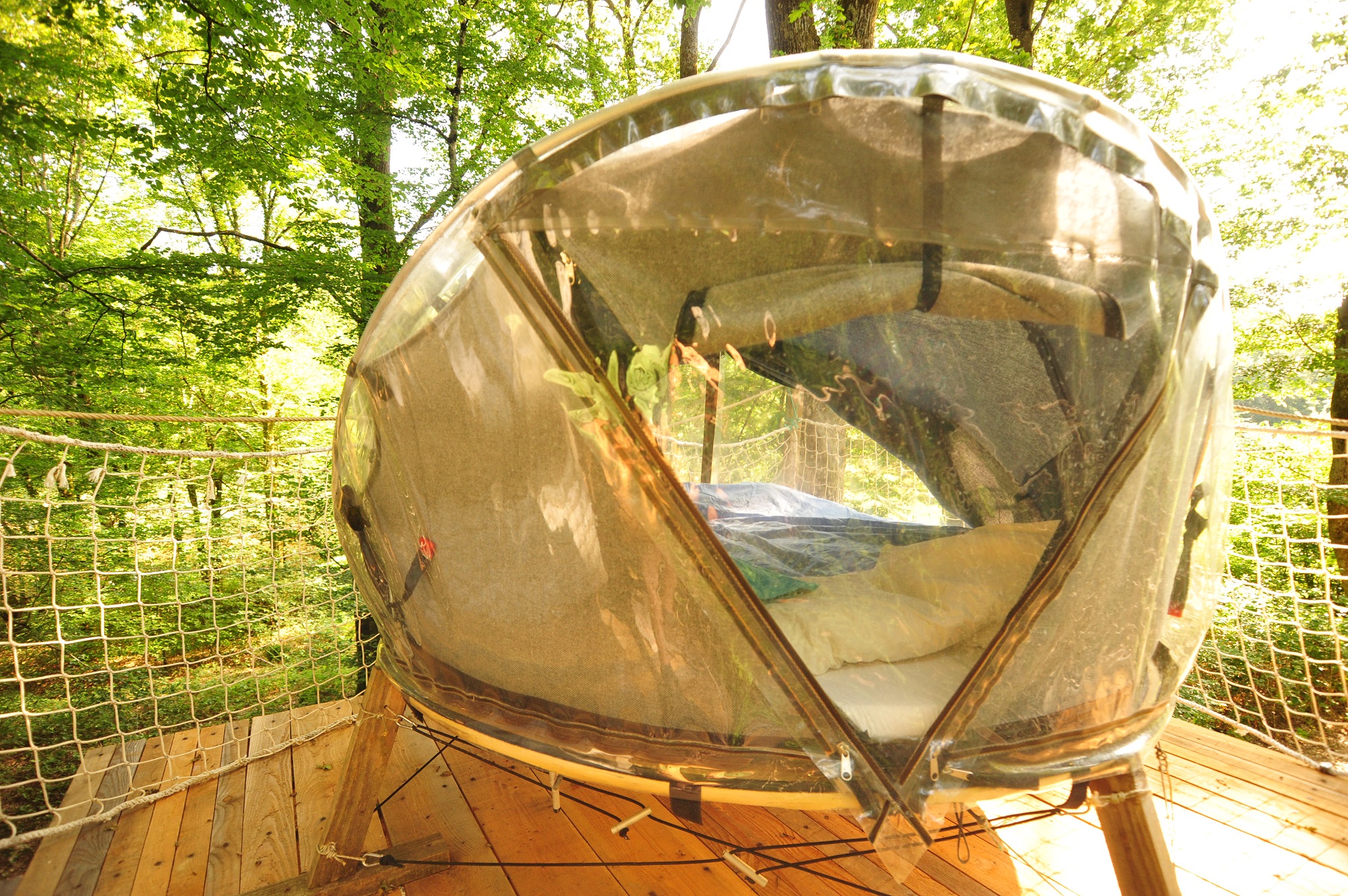 Vivez l'expérience unique d'une nuit dans une bulle suspendue en Franche-Comté à Mont Sous Vaudrey — espace de vie