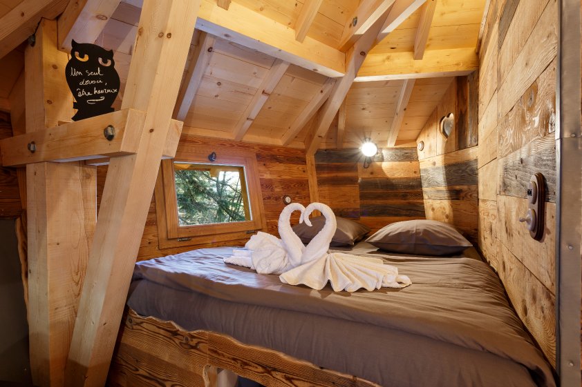 Cabane La Bordée : une expérience suspendue dans les arbres à Saint Pierre De Chartreuse — salle de bain