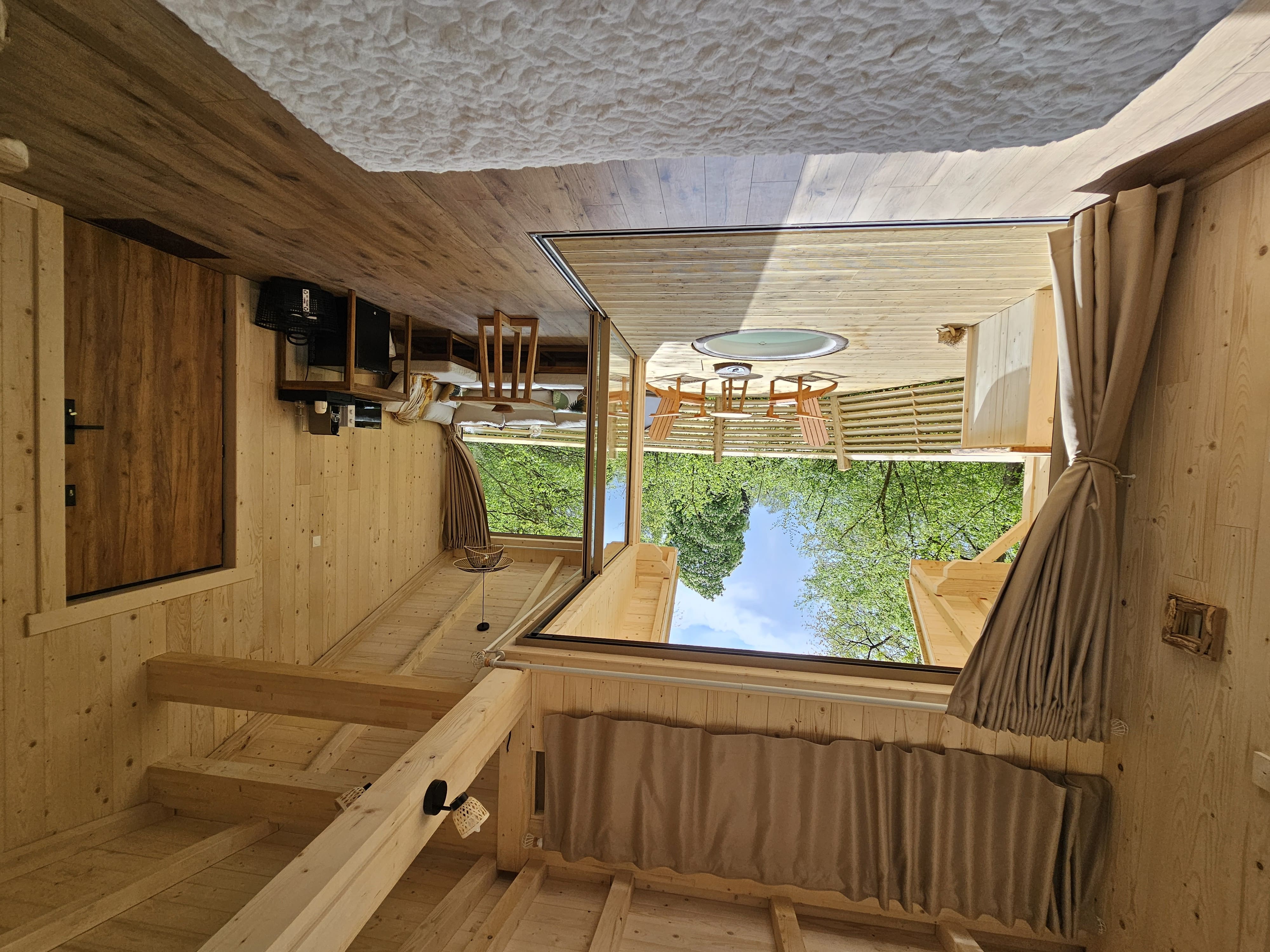 Cabane Spa Harmonie : une immersion dans les arbres en Picardie à Rosoy-En-Multien — cuisine
