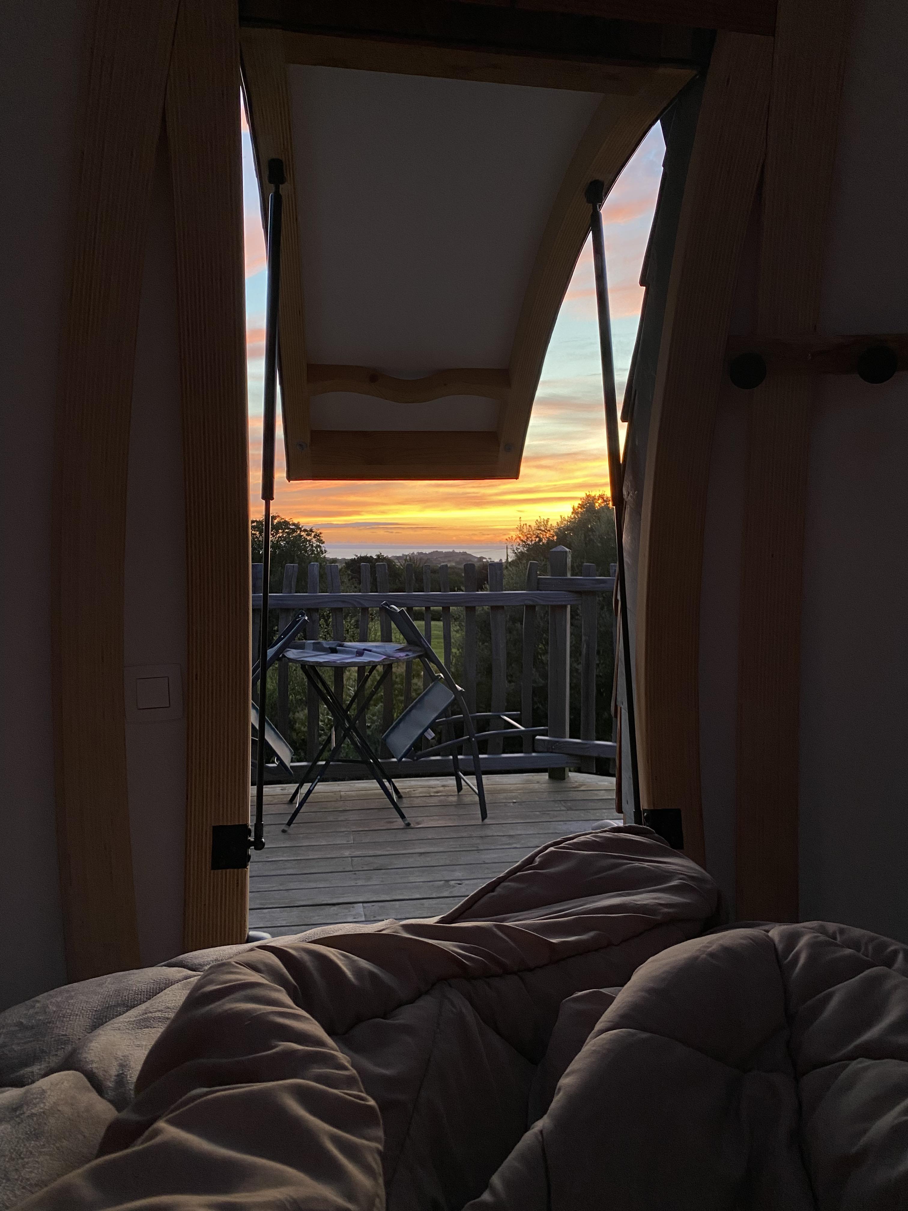 Cabane perchée Le Lovelit — Nuit romantique à 4m en Côtes-d'Armor à Pléneuf-Val-André — espace de vie