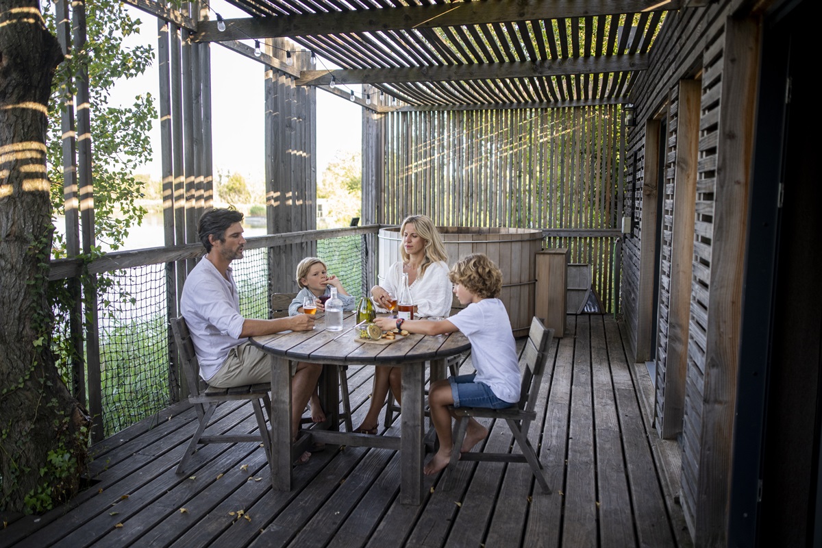 Cabane Spa Bohème : une expérience unique sur pilotis à Sorgues — détail architectural