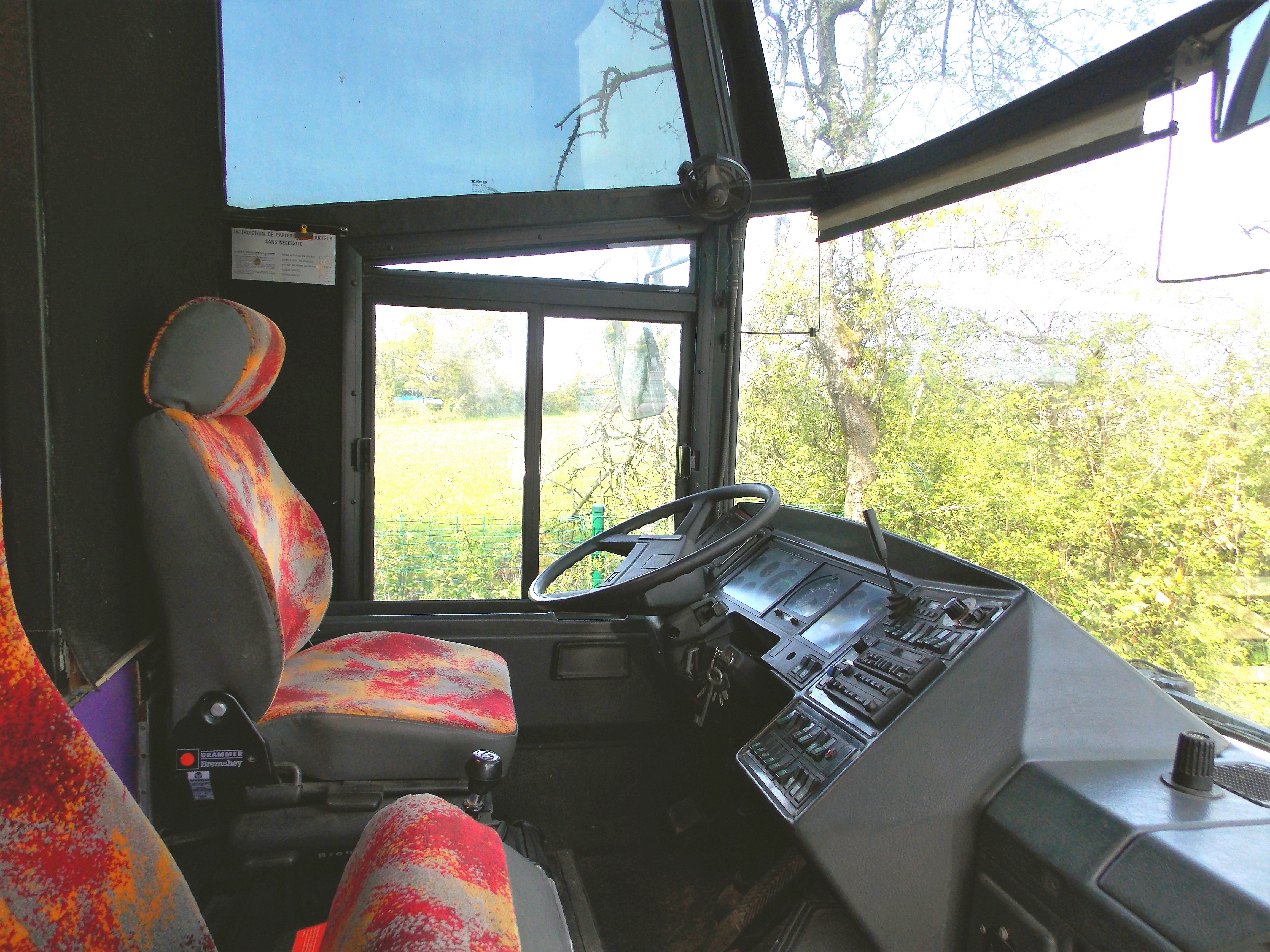 Le Bus Vip Star — Hébergement insolite avec spa à Saint-Michel-Chef-Chef à Saint-Nazaire — salle de bain