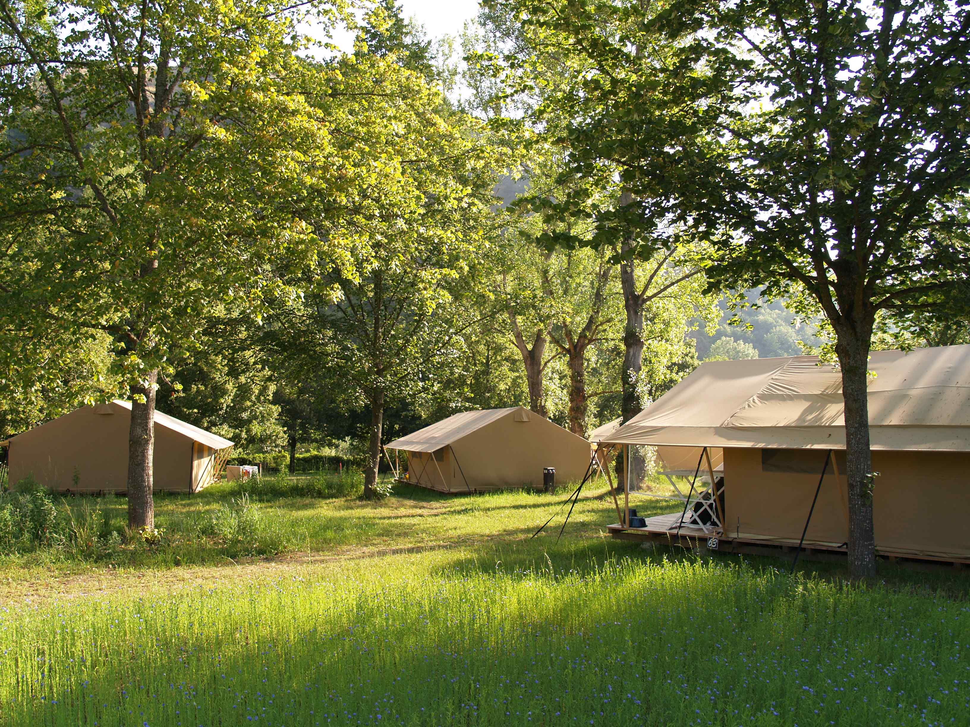 La Tente Canadienne : une expérience immersive en pleine nature à Chamalières-Sur-Loire — chambre