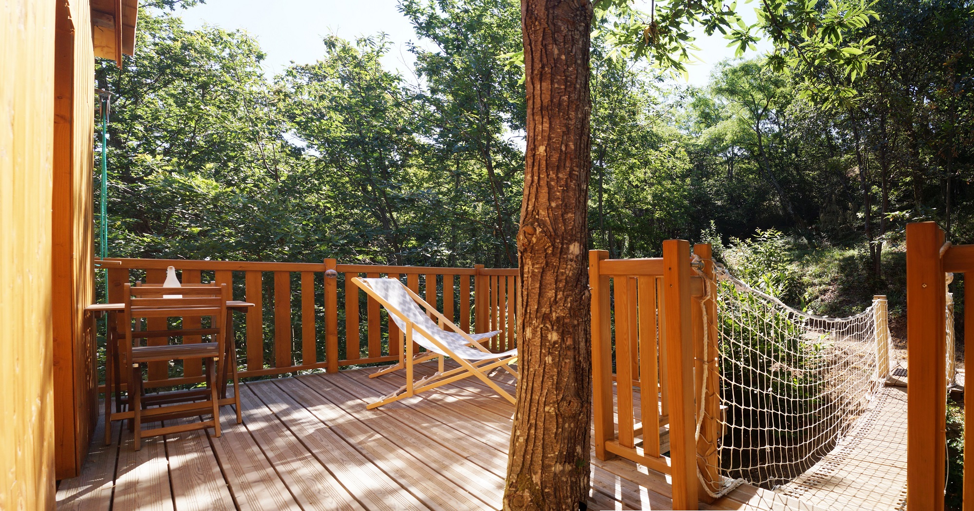 Clair de Lune : une cabane dans les arbres pour une nuit étoilée à Quincié En Beaujolais — salle de bain