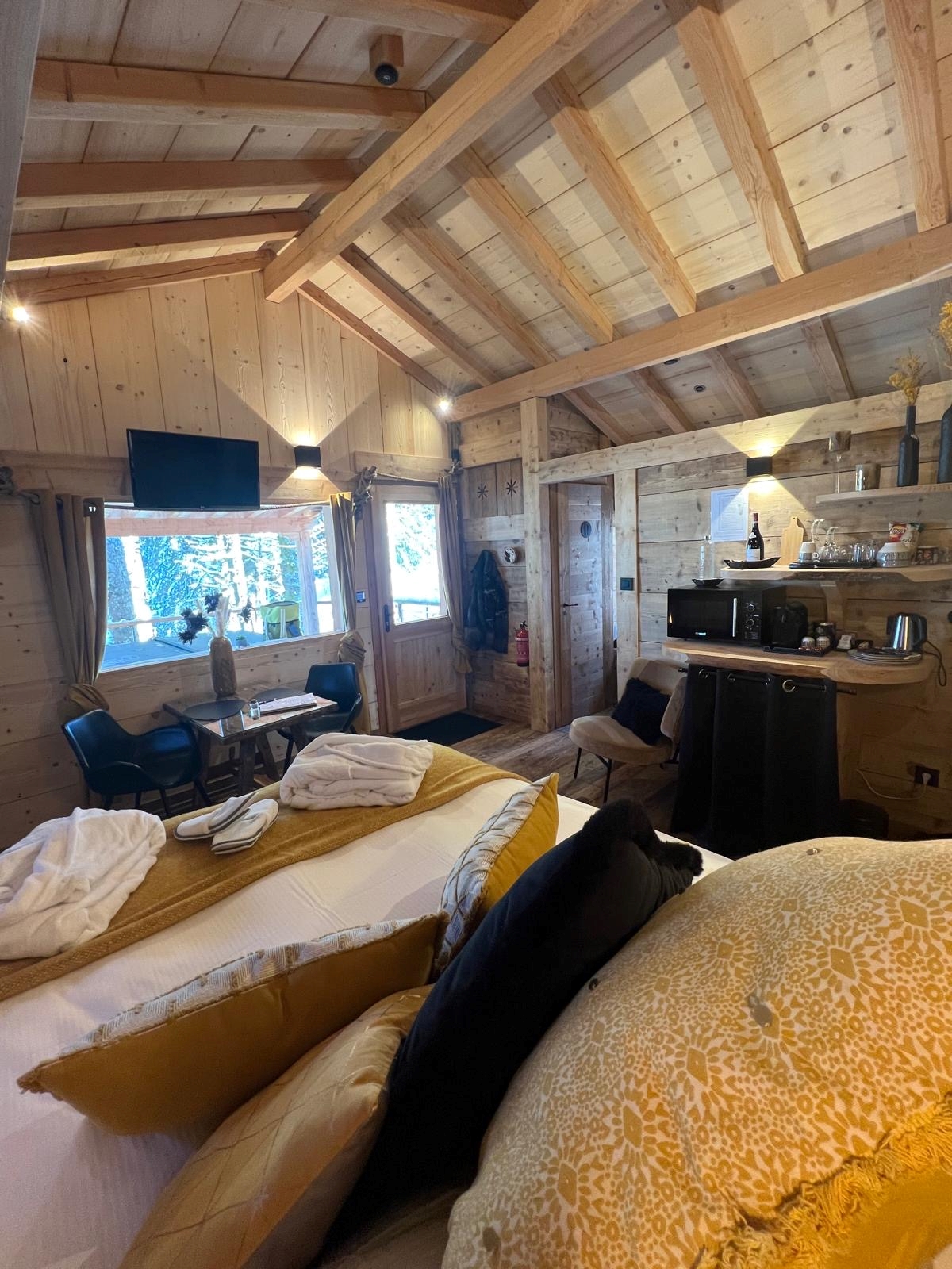 Cabane La Bois du Four : une évasion sensorielle en Franche-Comté à Petite Chaux — environnement naturel