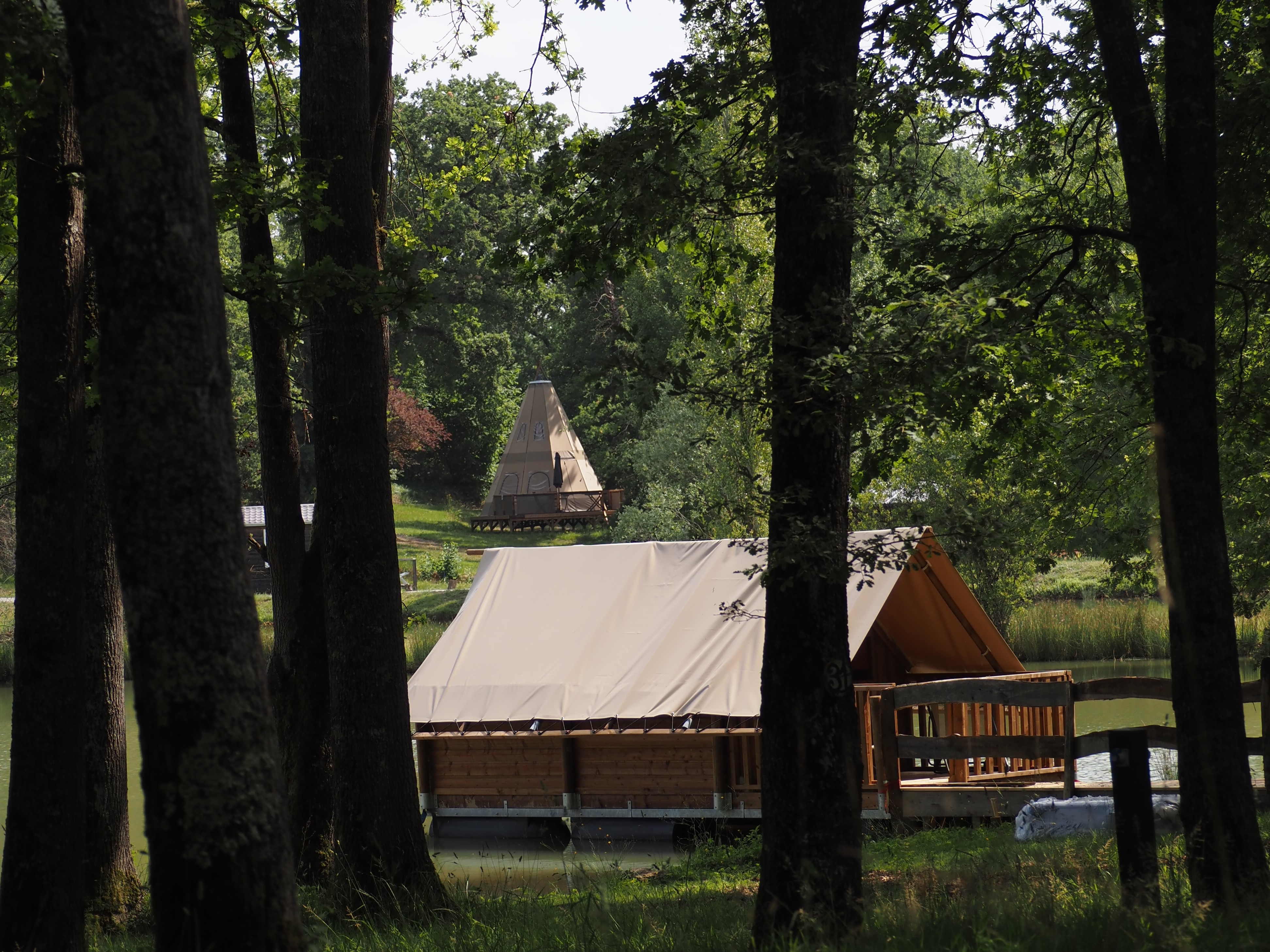 La p'tite Cabane flottante — Cabane sur pilotis avec spa à Gers à Riguepeu — cuisine
