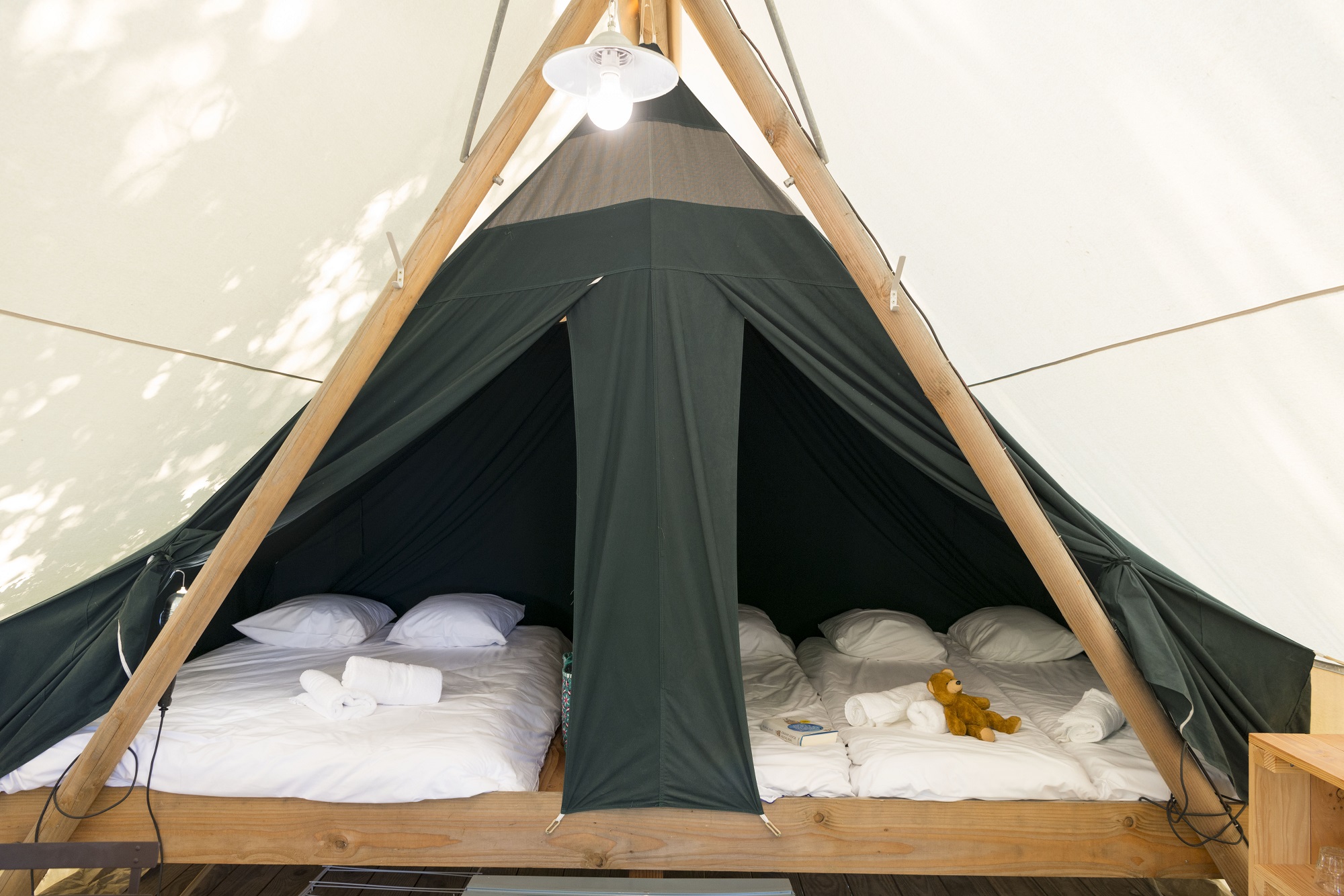 Tente canadienne en pleine nature en Ardèche à Vagnas — chambre