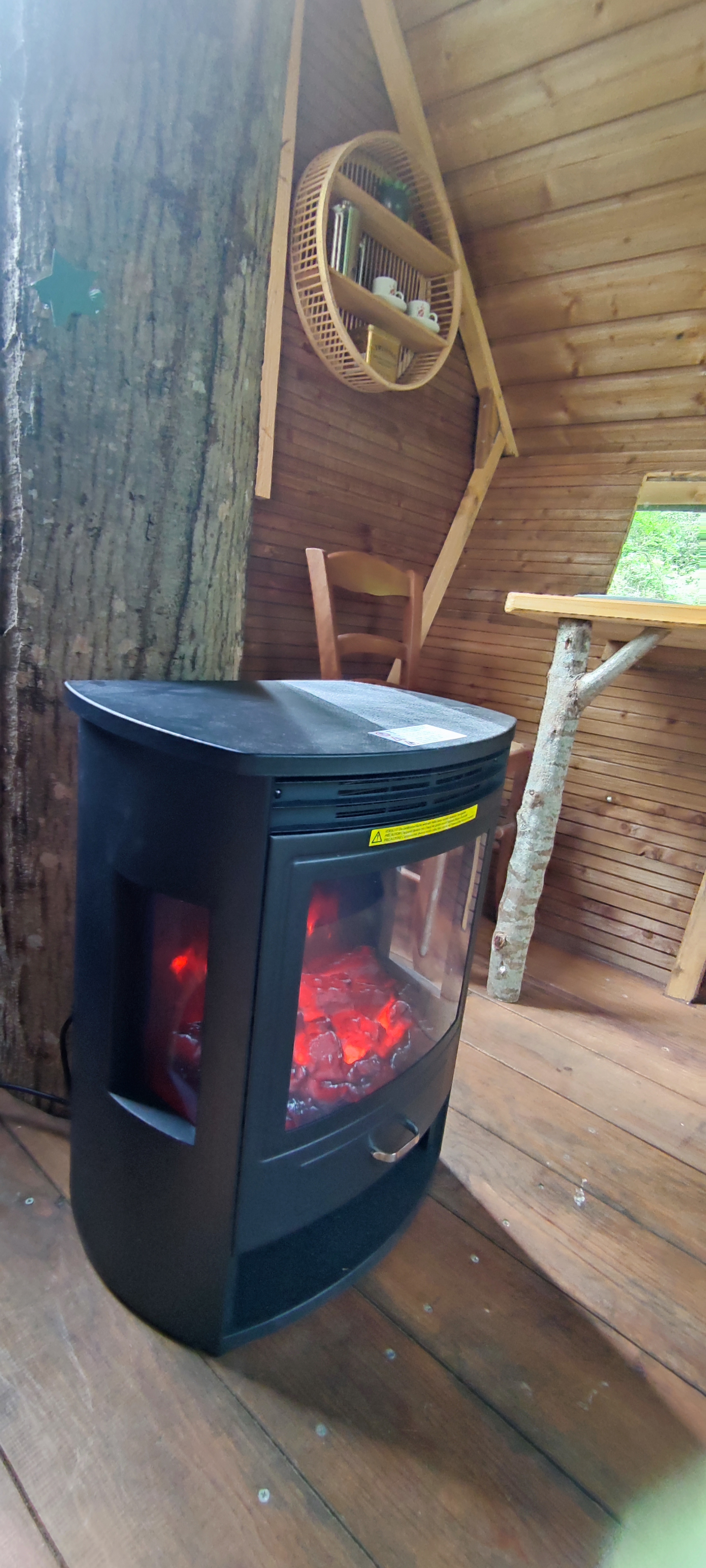 Le Nid des Farfadets : une cabane perchée au cœur de la nature à Chamigny — vue depuis la terrasse