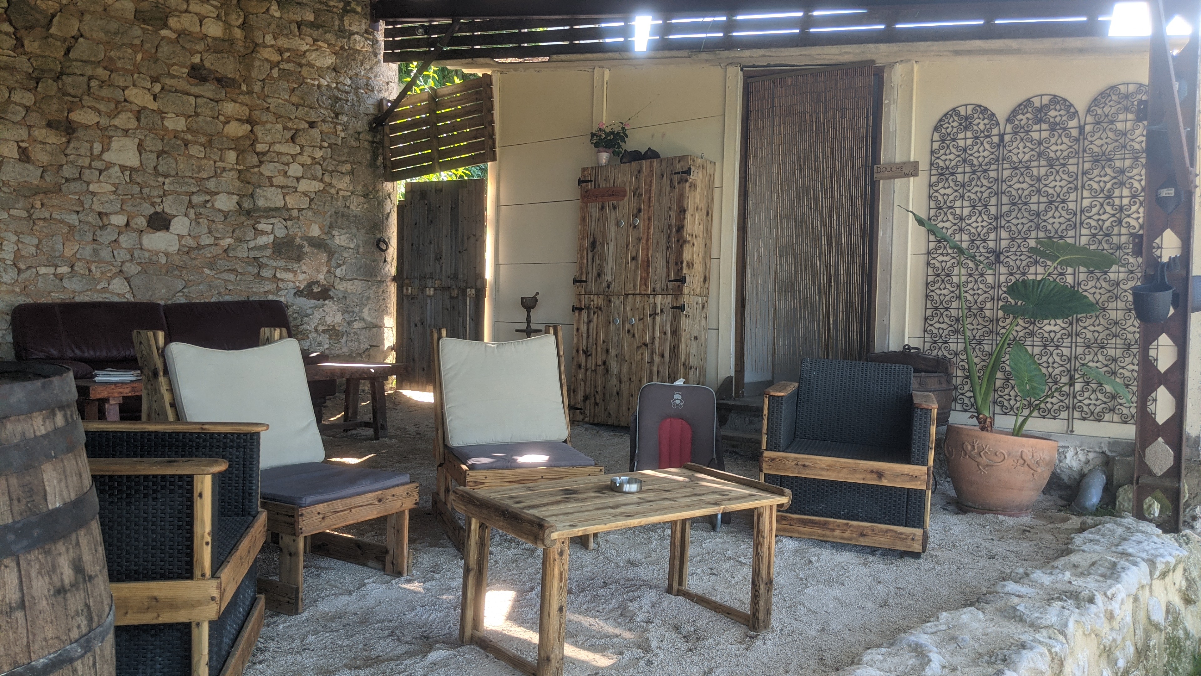 Espace ORCHIDEE — Tente avec spa à Lot à Saint-Cirgues — détail architectural