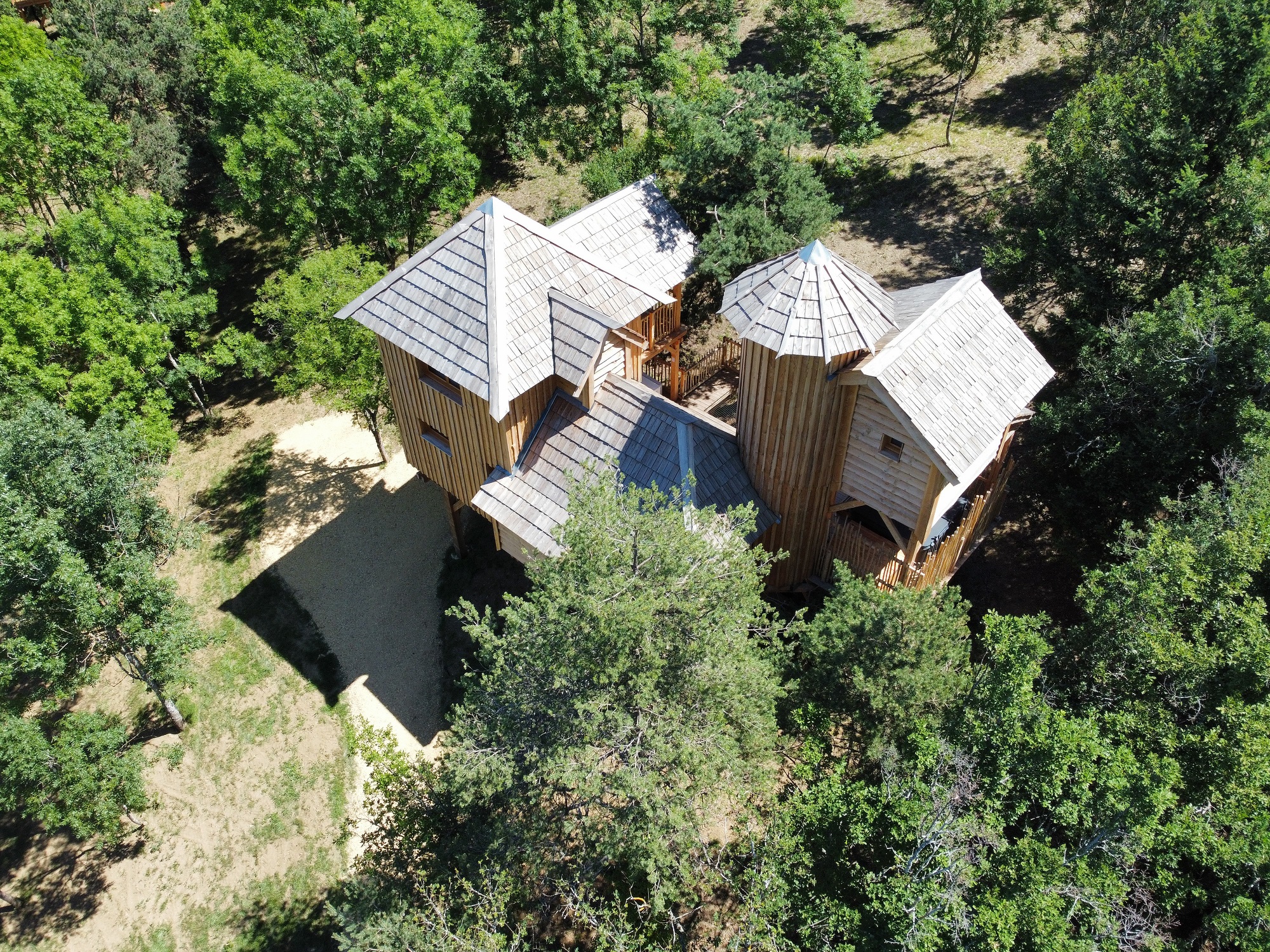 Cabane Château Familiale — Spa/Jacuzzi à Peydébé (Haute-Loire)