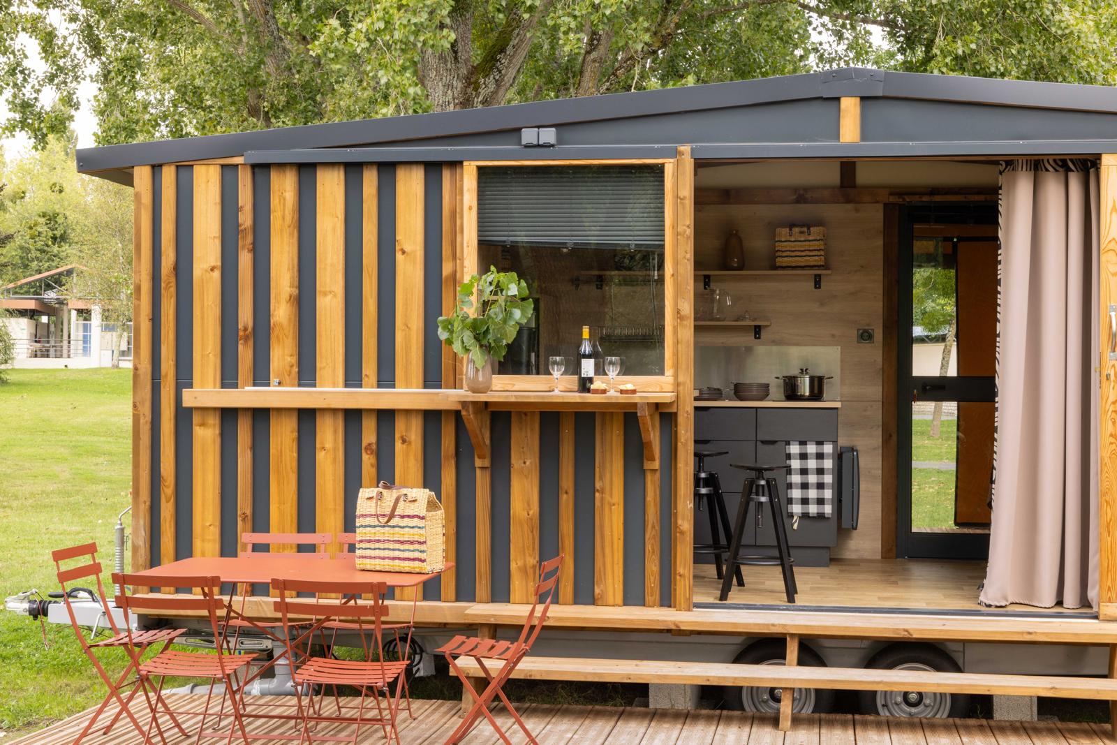 Tiny House — Évasion nature avec spa à Saintes Grandes Rives en Charente-Maritime à Chaniers — vue intérieure