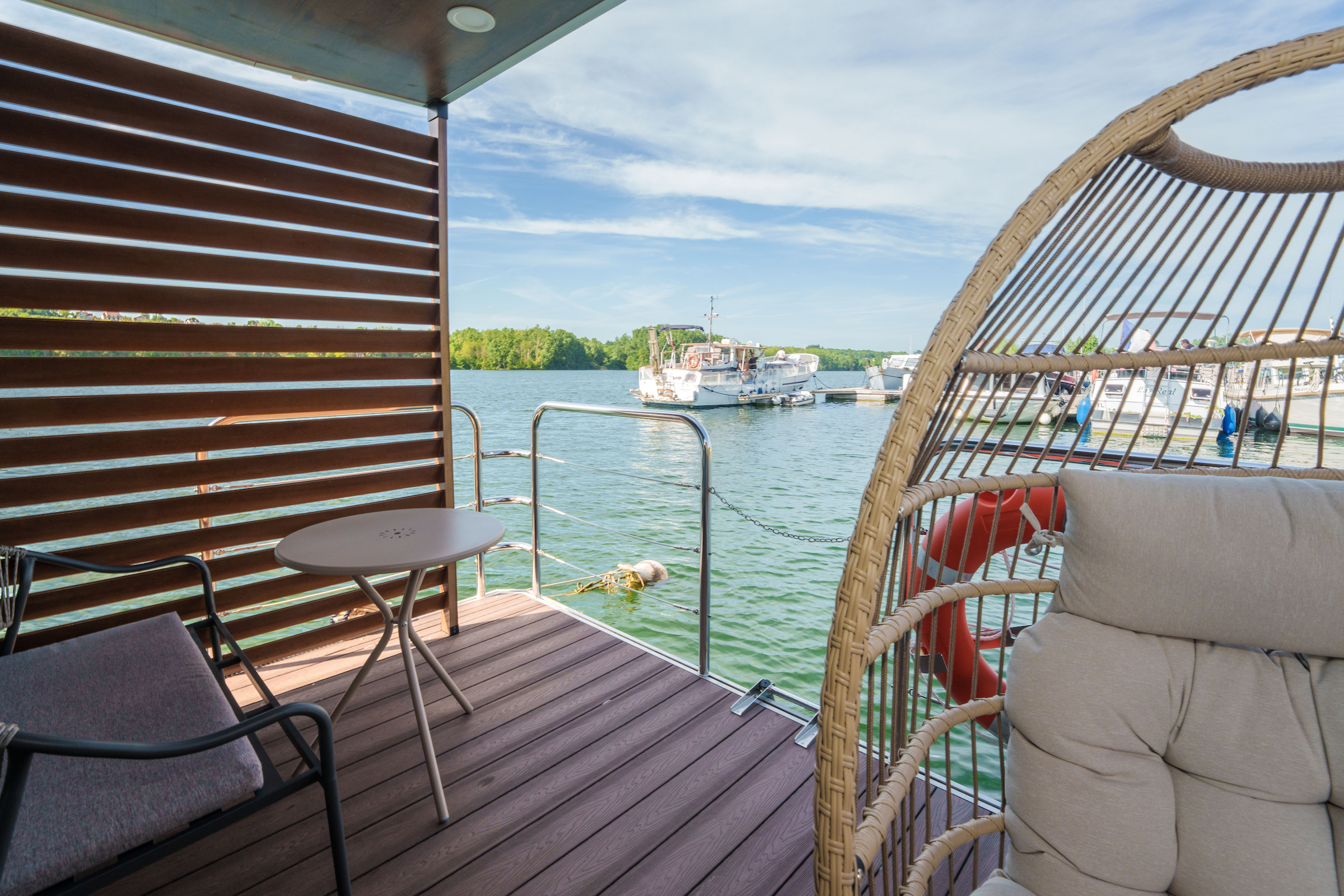Suite flottante Supérieure — Maison insolite Balnéo à L'Isle-Adam (Yvelines) à L'Isle-Adam — chambre