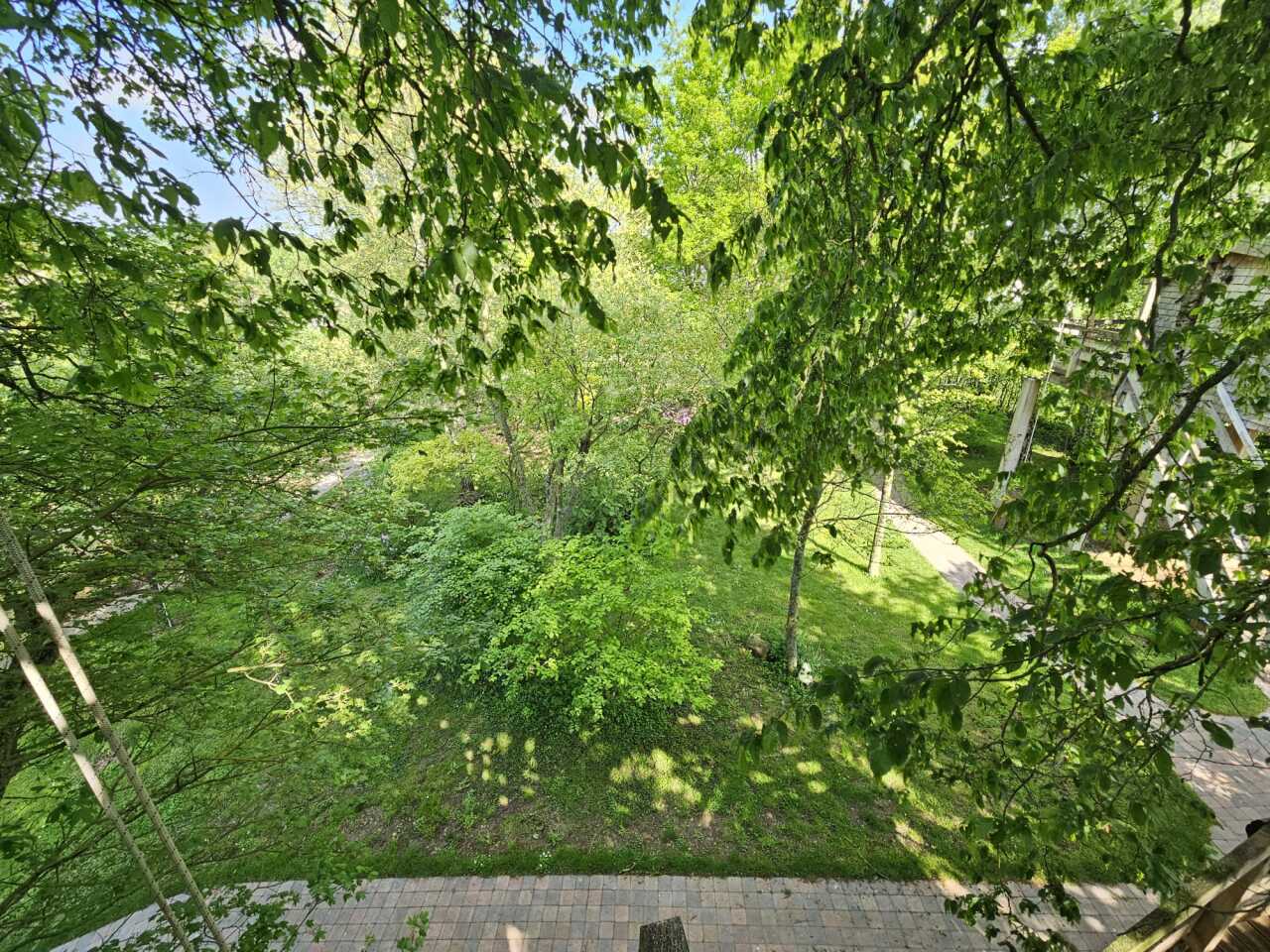 Évasion en cabane dans les arbres en Picardie à Essuiles — chambre
