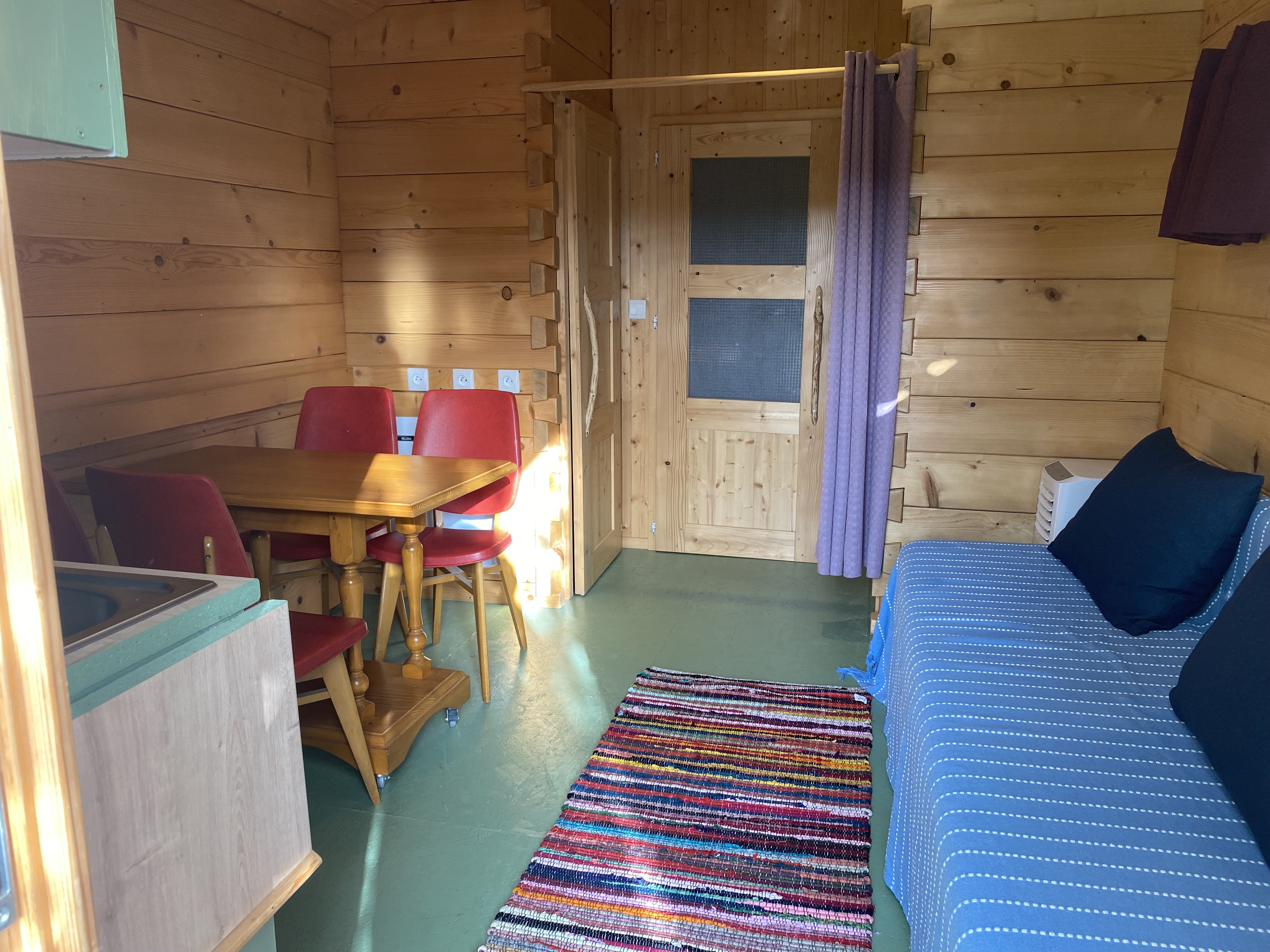 Tiny house 3-4 places — Séjour paisible avec spa à Puy-de-Dôme à Issoire — salle de bain