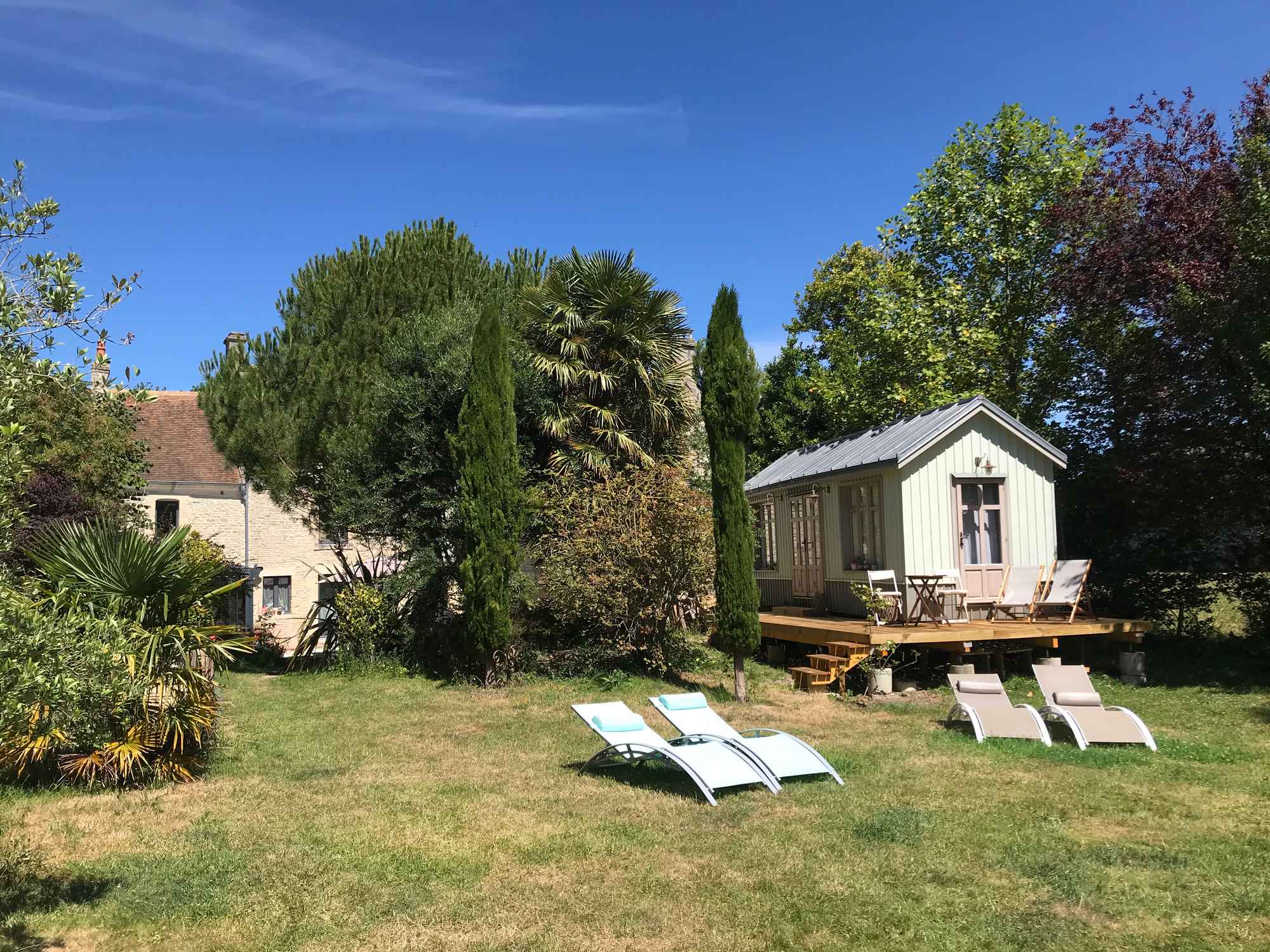 La Cabane du Mas Normand : une évasion en pleine nature à Ver-Sur-Mer — vue intérieure