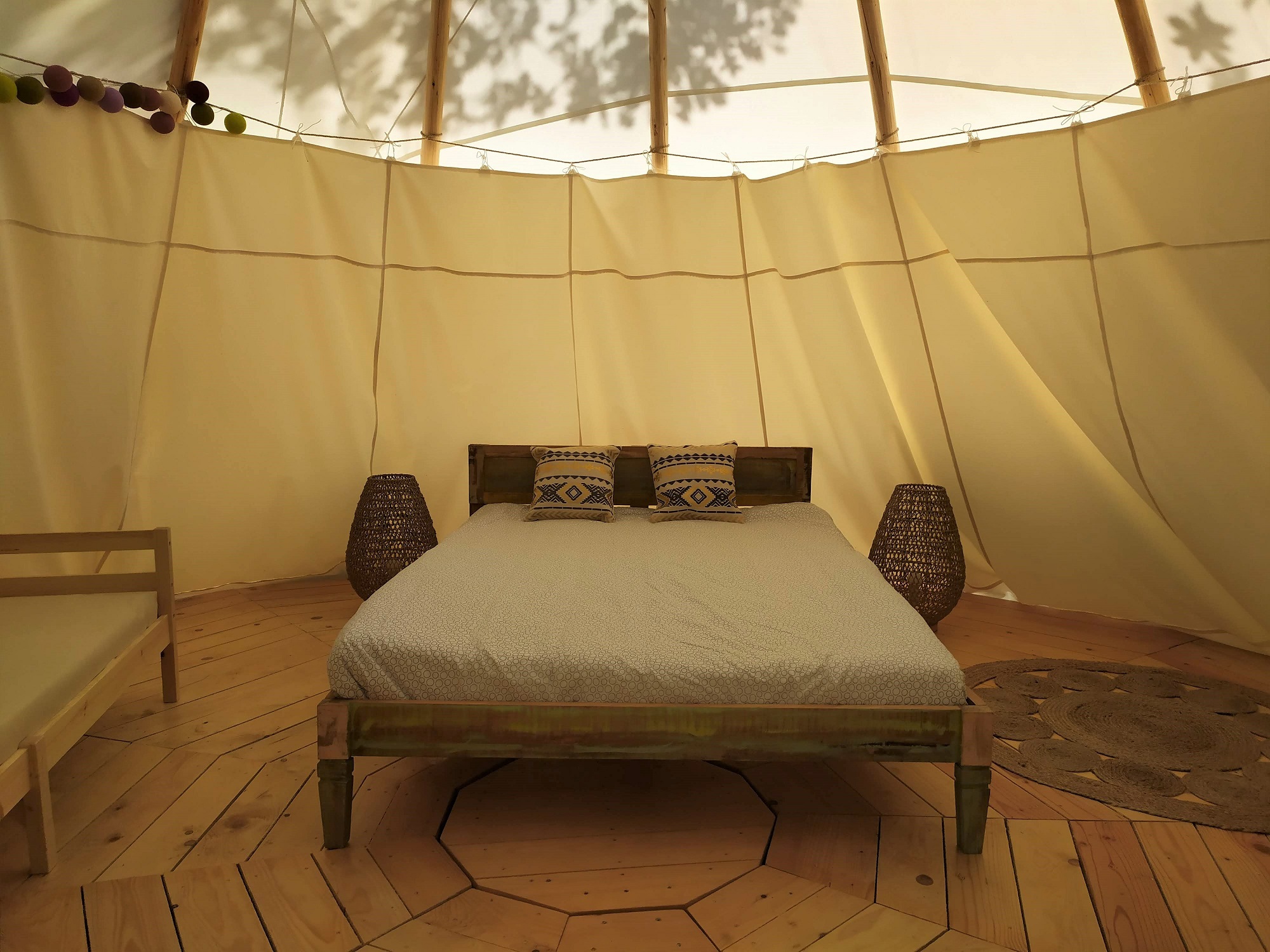 Un tipi d'Indiens au cœur de la Drôme à Albon — chambre