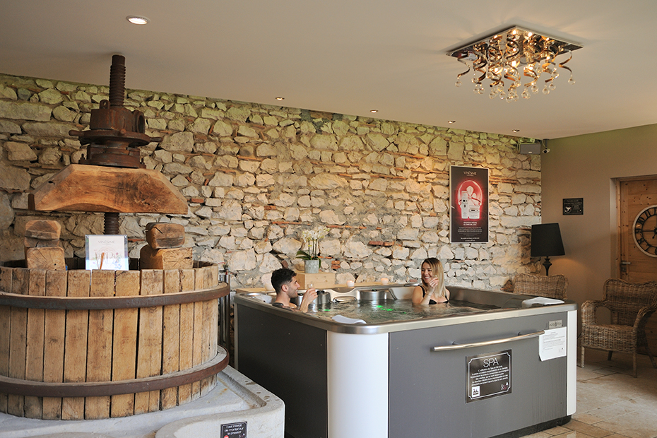 Les Bulles du Domaine de Suzel — Bulle avec spa à Échirolles (Isère) à Échirolles — salle de bain