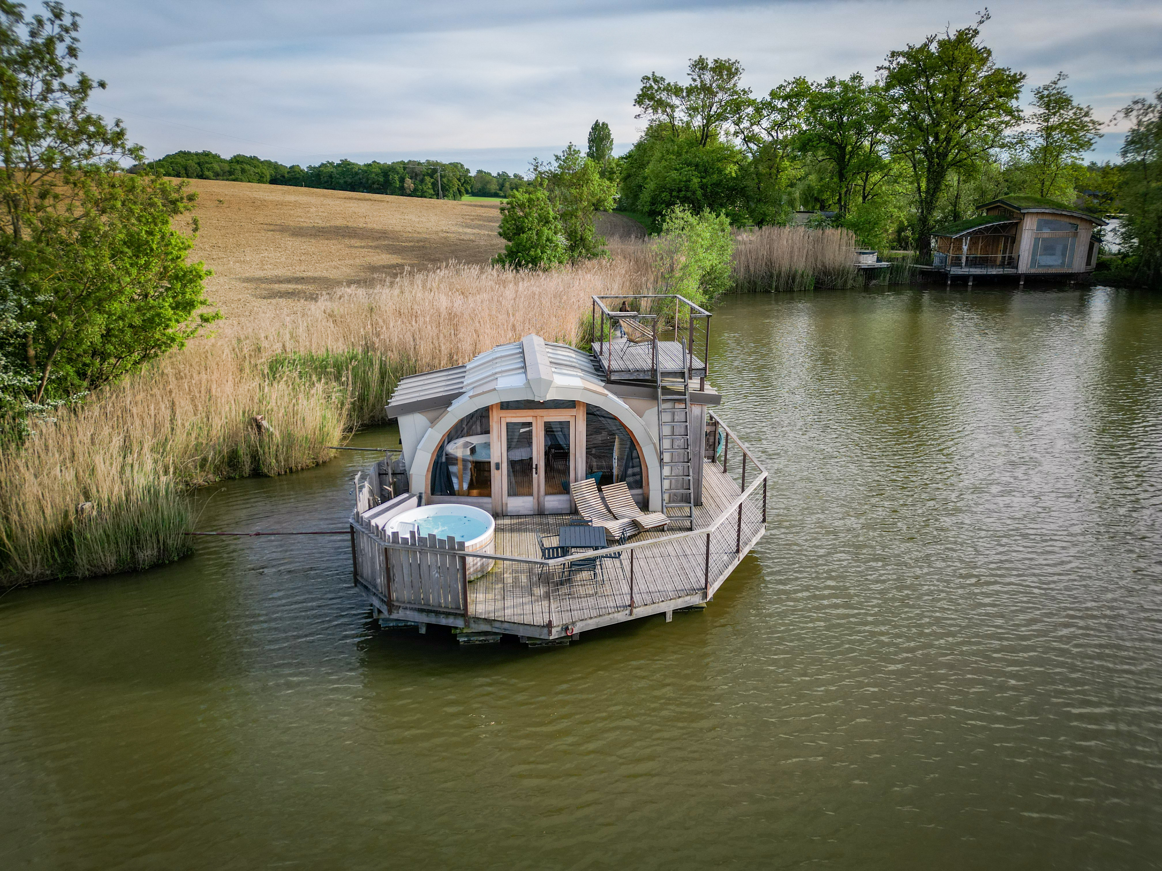 Cabane Spa les Flots — Cabane sur l'eau avec spa à Ain à Meillonnas — vue depuis la terrasse