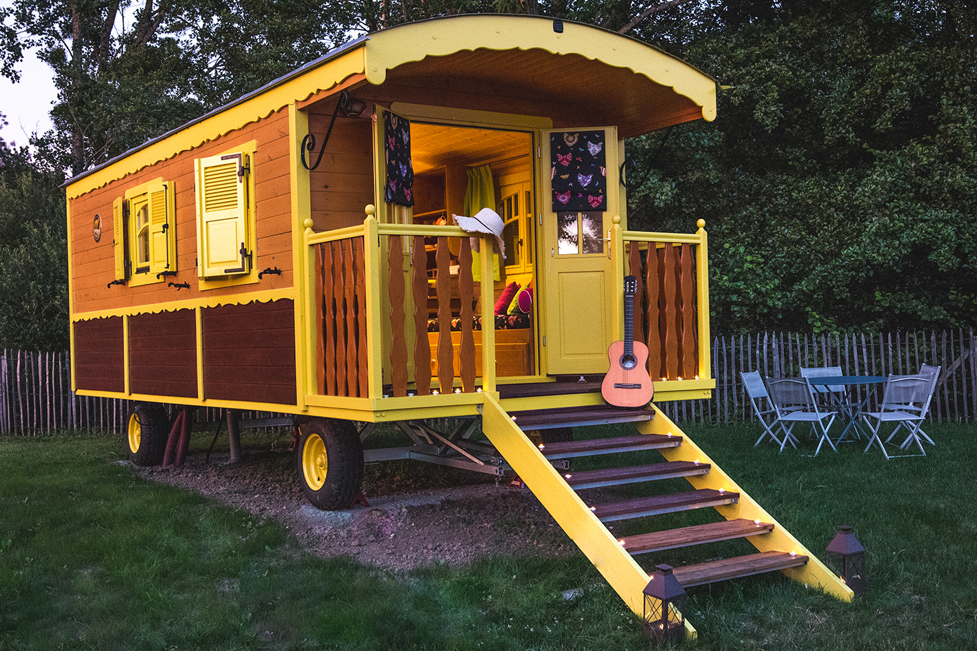 Roulotte Gipsy : une évasion enchantée en Centre-Val de Loire à Angé — vue intérieure