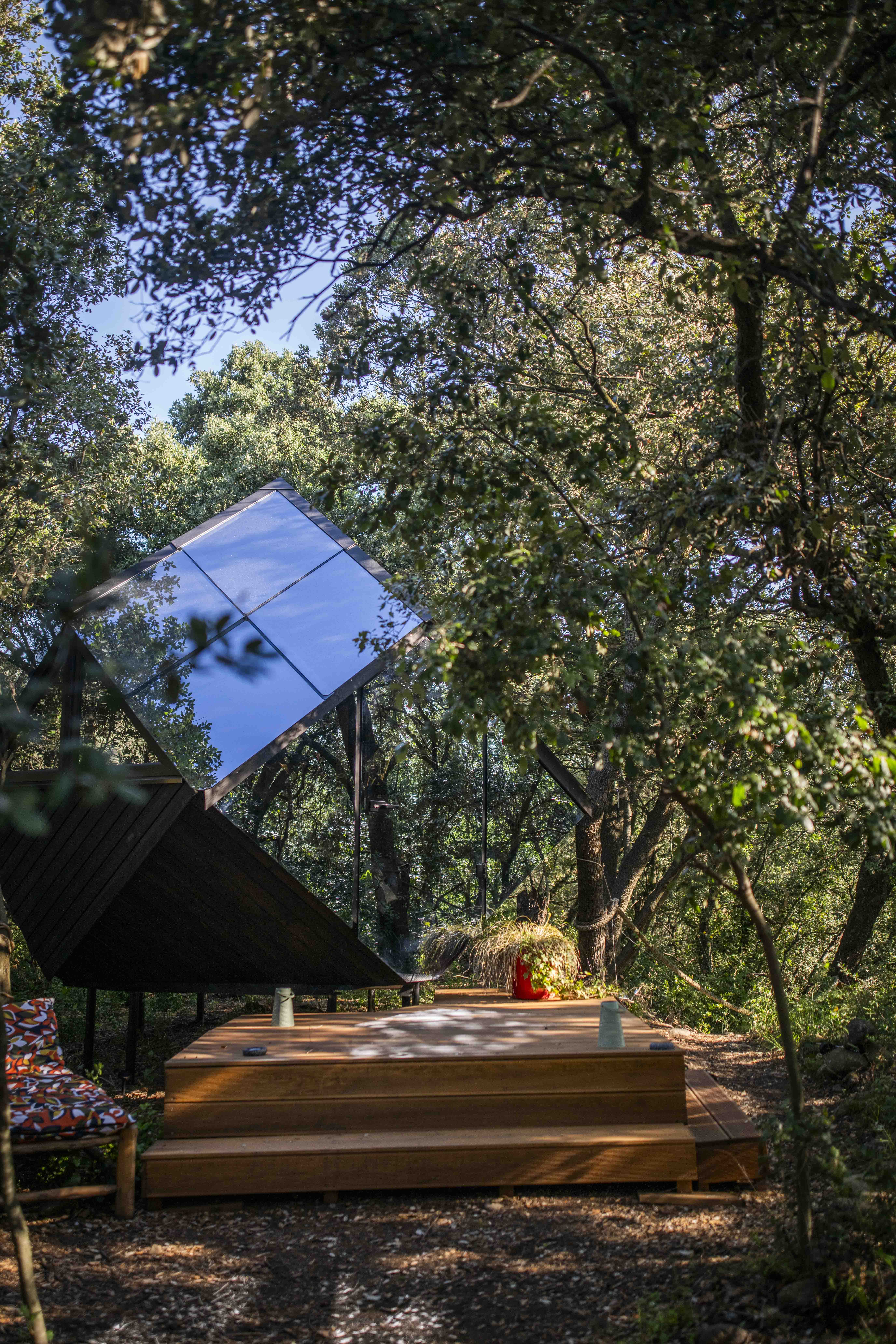 Le Miroir & filet suspendu : une expérience inclassable en Languedoc-Roussillon à Maureillas-Las-Illas — vue intérieure