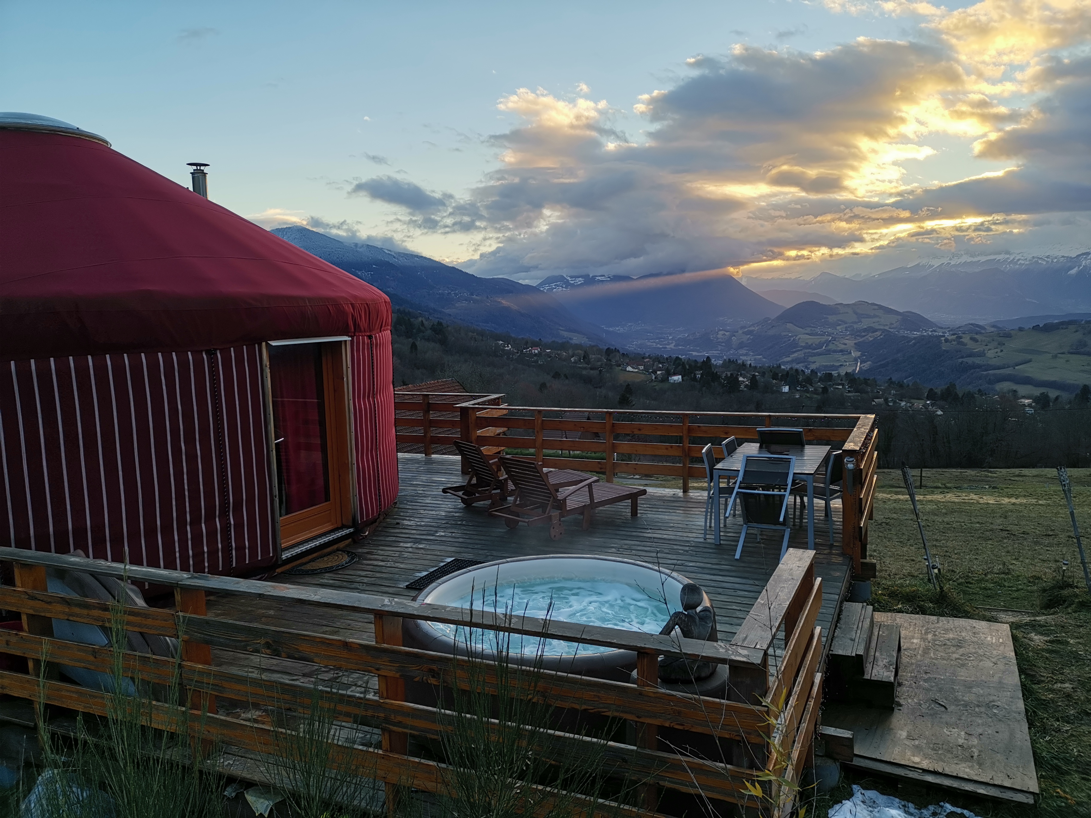 Yourte avec Spa privé — Séjour insolite à l'Isère