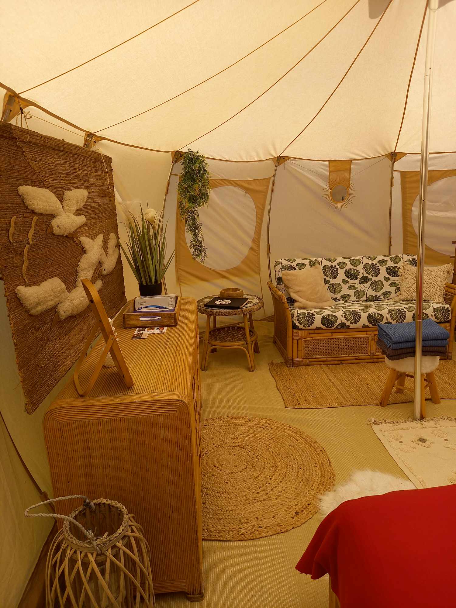 Bus magique avec tente glamping — Nuit insolite en Allier à Vichy — cuisine