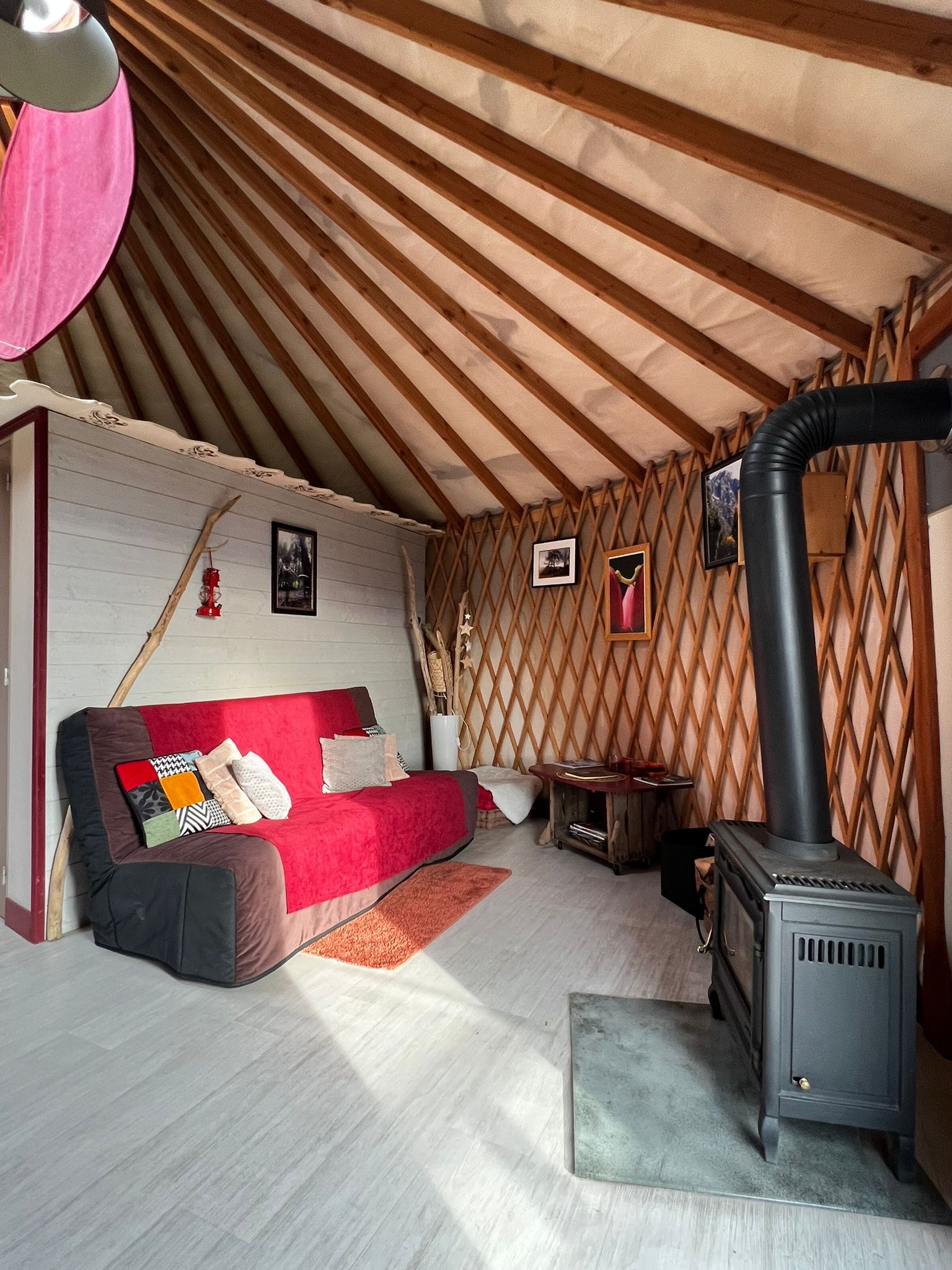 Yourte avec Spa privé — Séjour relaxant à l'Isère à Saint-Quentin-sur-Isère — cuisine
