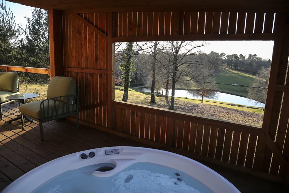 Lodge Spa Bruyère — Ecolodge avec Jacuzzi en Dordogne à Bergerac — vue intérieure