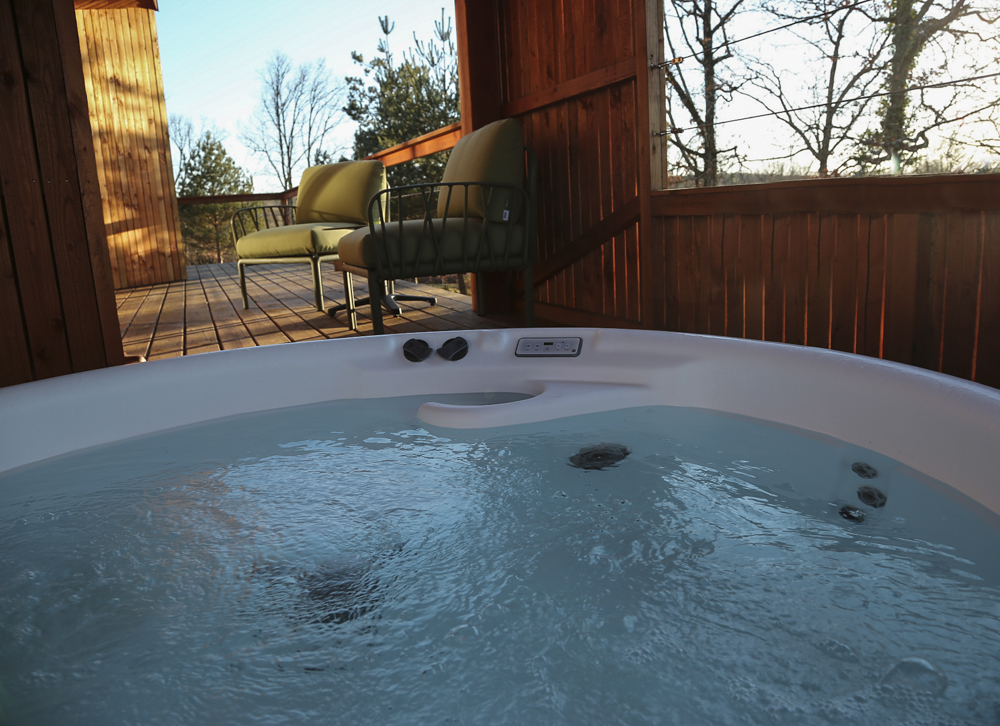 Lodge Spa Secret avec Jacuzzi — Ecolodge relaxant en Dordogne à Bergerac — vue depuis la terrasse