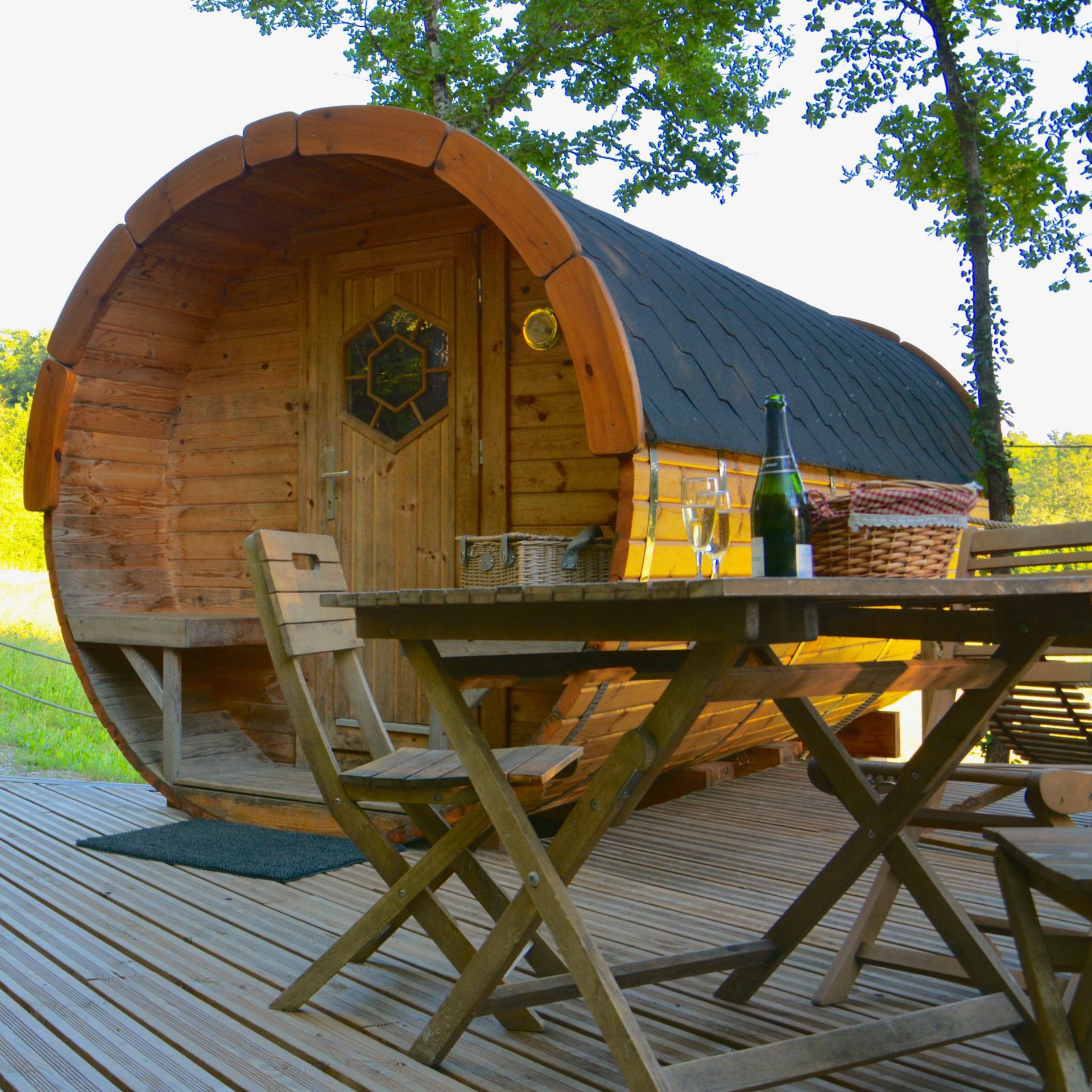 Évasion sensorielle dans une cabane spa barrique en Aquitaine — Cabane à Pompignac