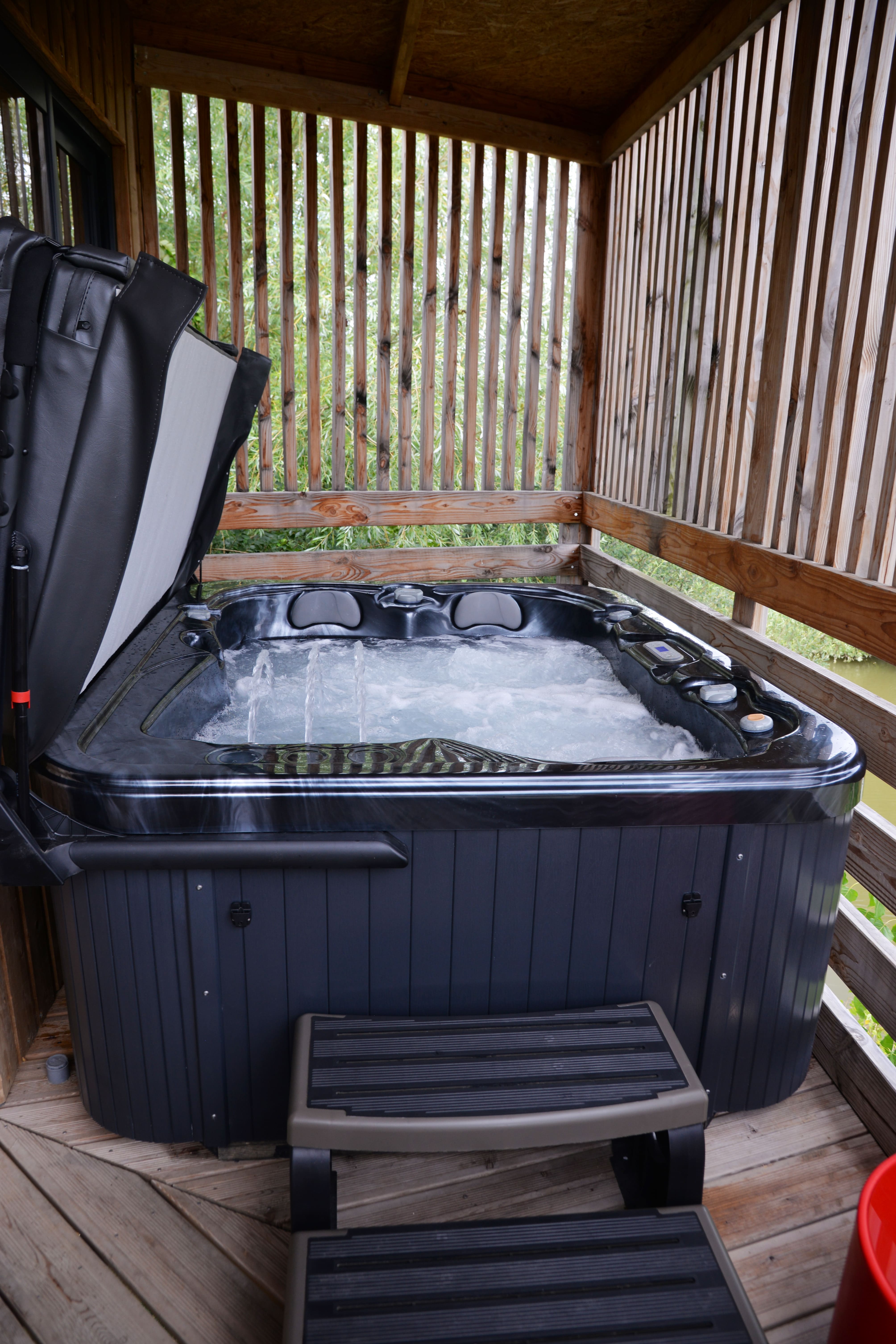 Lodge sur pilotis Duo avec spa et sauna privatif en Bourgogne à Chablis — cuisine