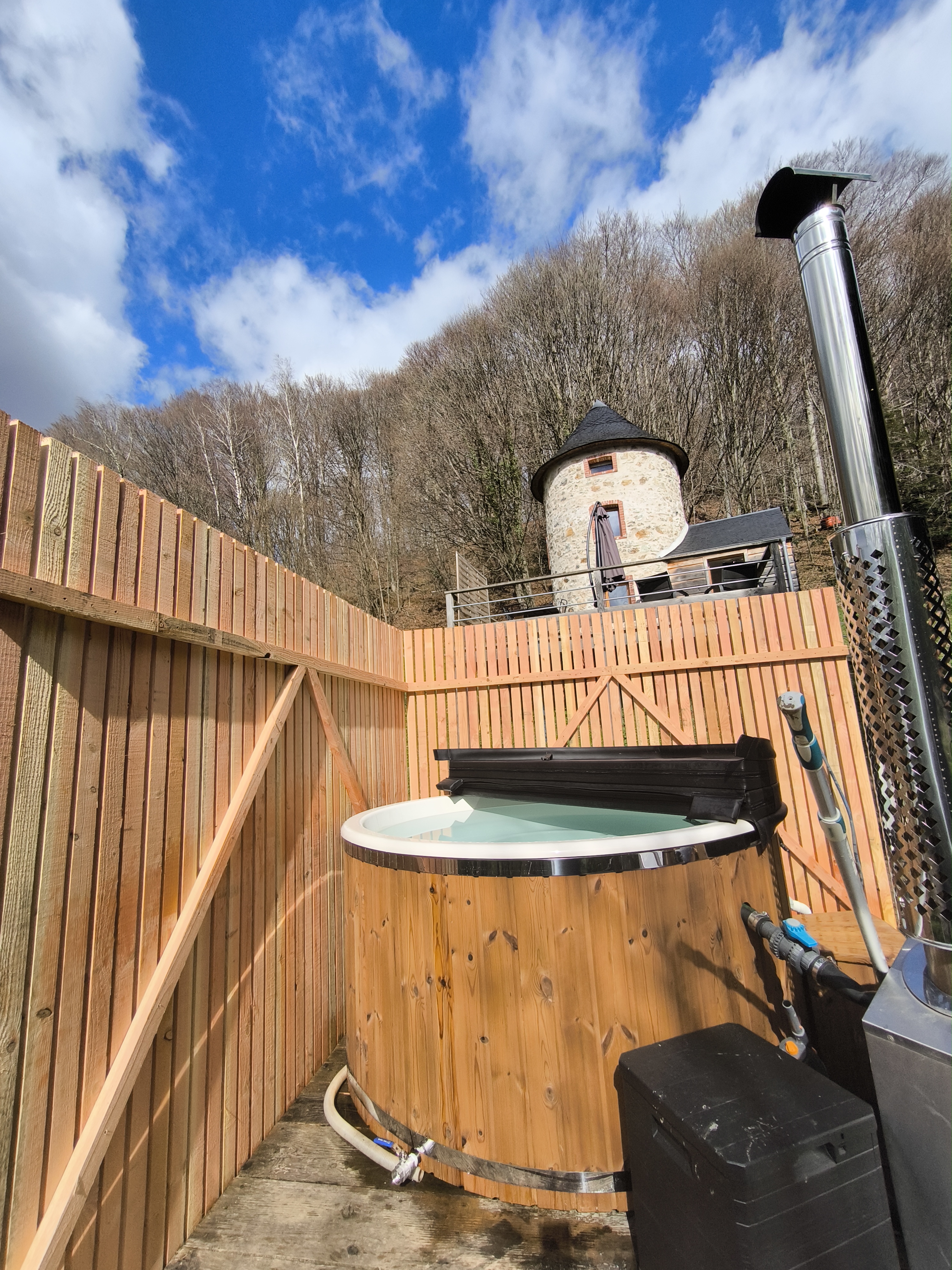 Un pigeonnier enchanteur avec spa au cœur des Pyrénées à Gerde — vue intérieure