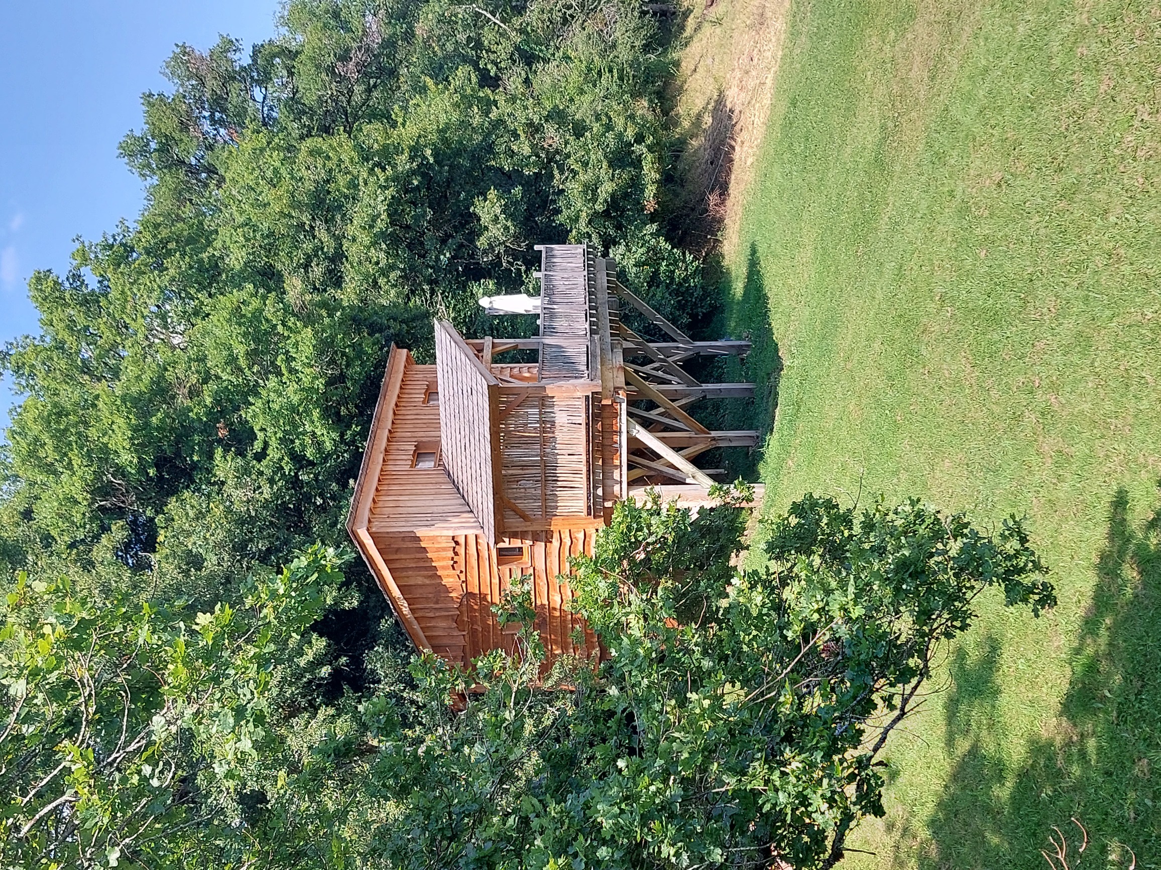 Cabane La Rastène & Spa : une évasion sur pilotis en Auvergne — Cabane à Carlat