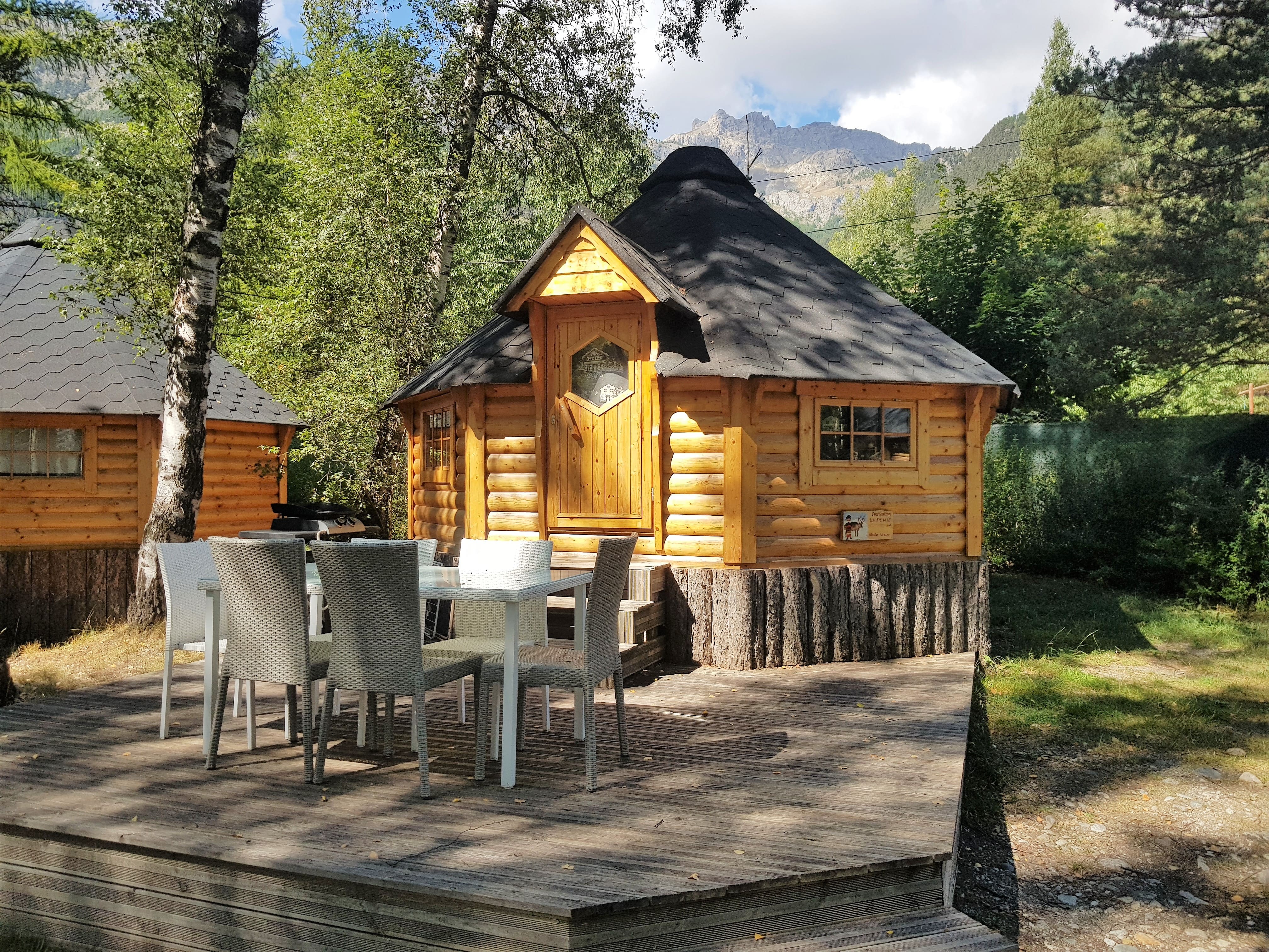 Un refuge esprit cabane pour une évasion en pleine nature à Saint Martin De Queyrières — vue intérieure